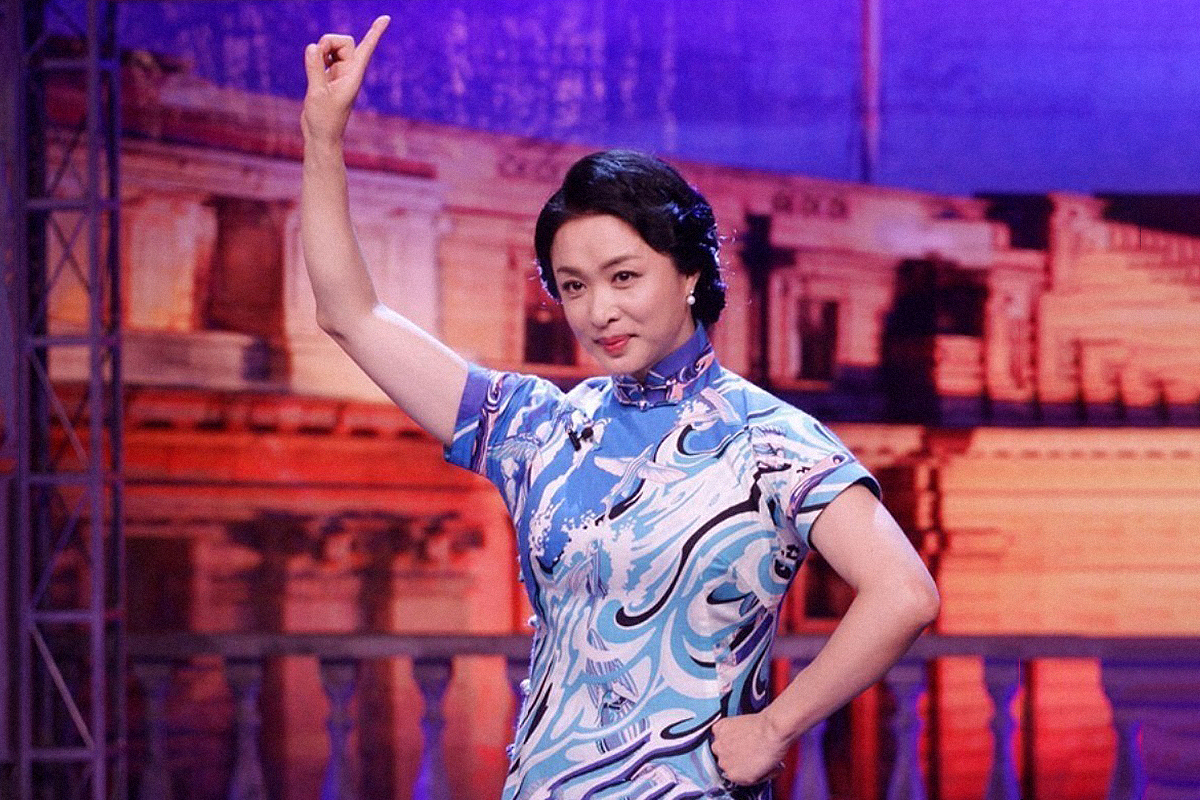 Jin Xing en su show de variedades que comenz a presentar en 2015.