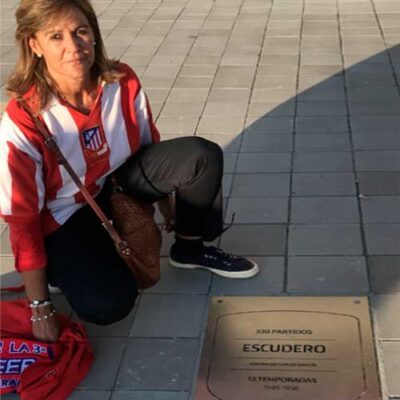 Hija de Adrián Escudero, que fue jugador del Atlético. Cuando pasó por la placa de su padre en el Metropolitano se agachó para besarla