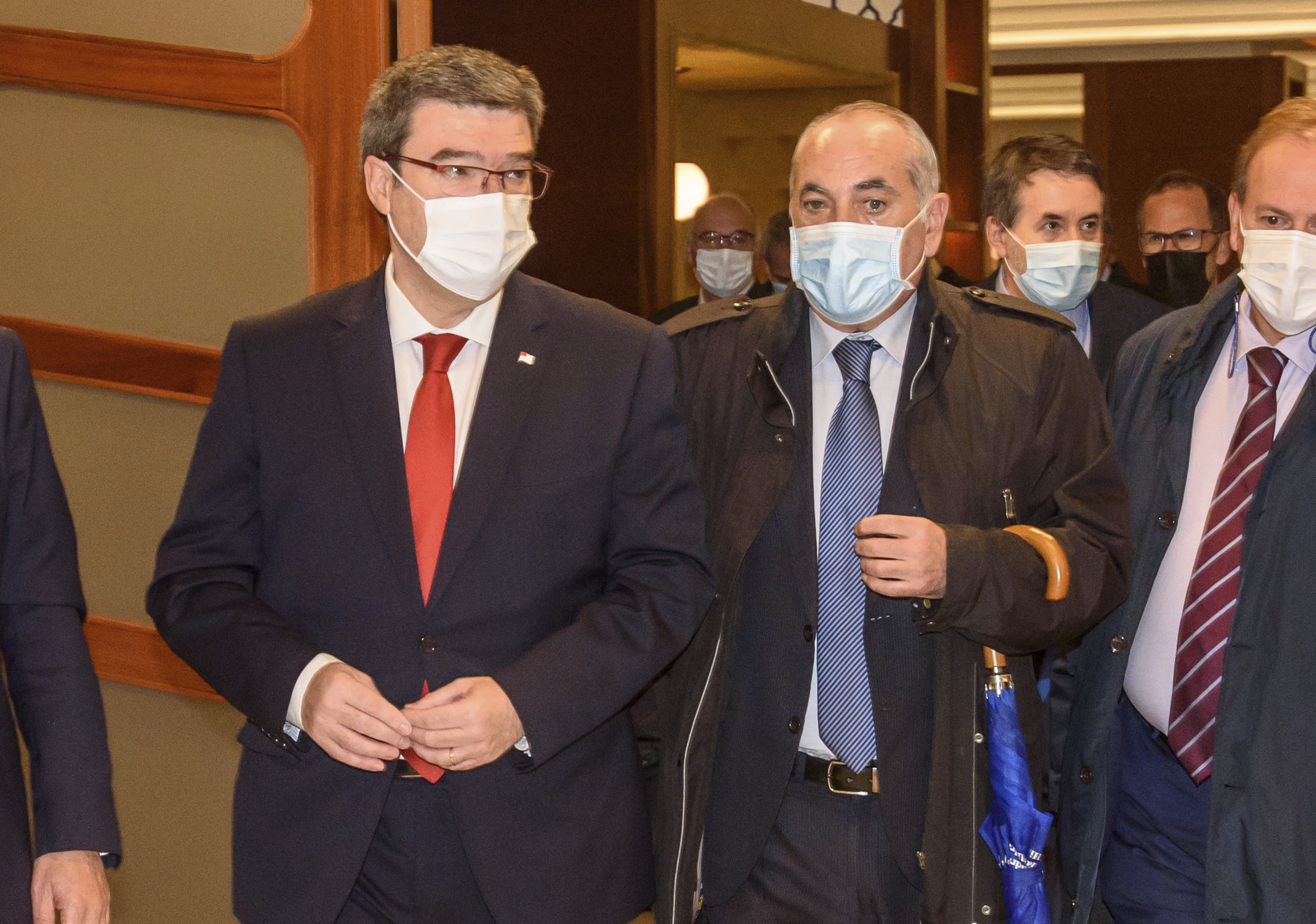 El alcalde Juan Mari Aburto junto al consejero de Transportes Iaki Arriola en un acto celebrado en Bilbao.