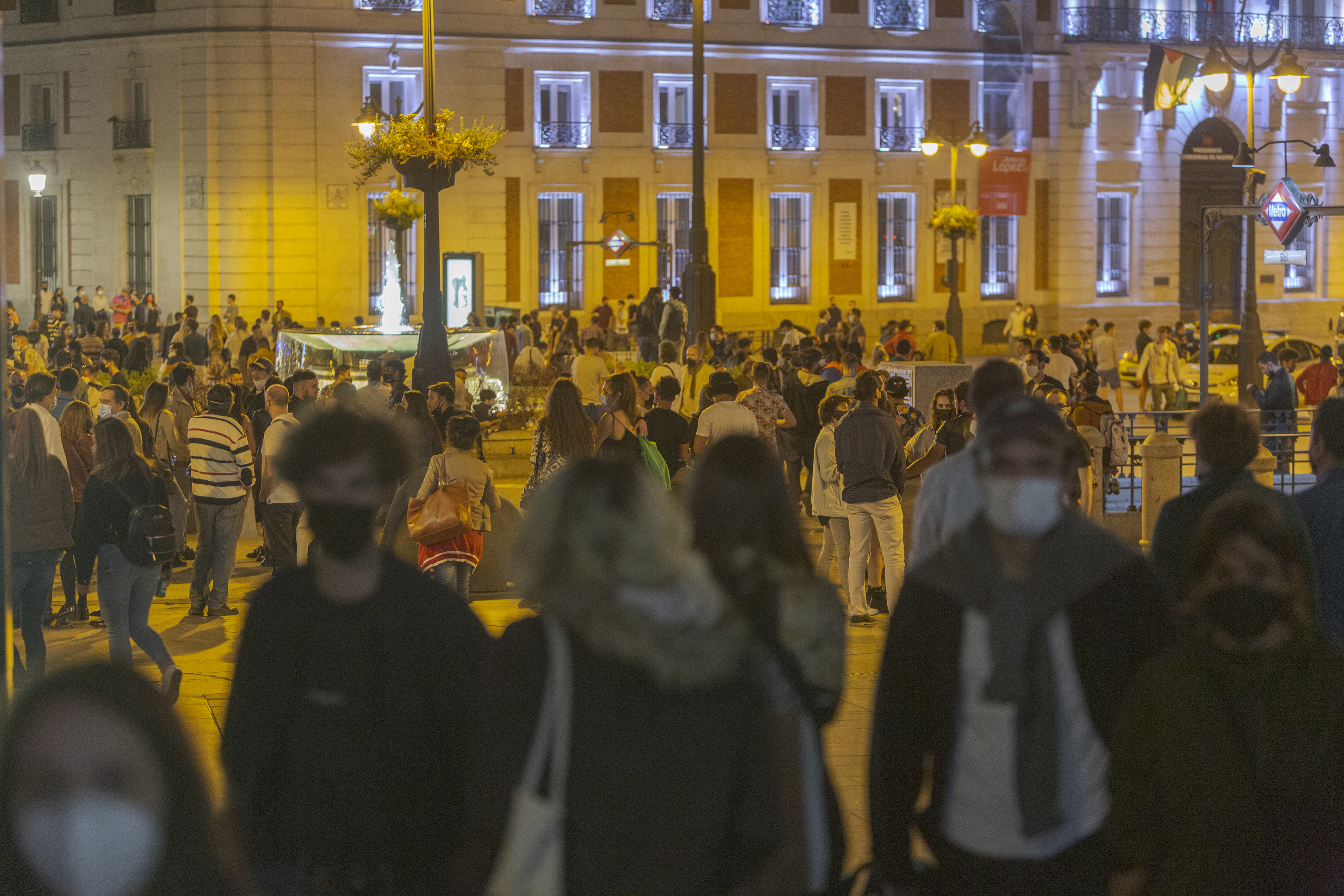 La Puerta del Sol, en mayo el ao pasado, tras el fin del toque de queda nocturno en la Comunidad de Madrid.