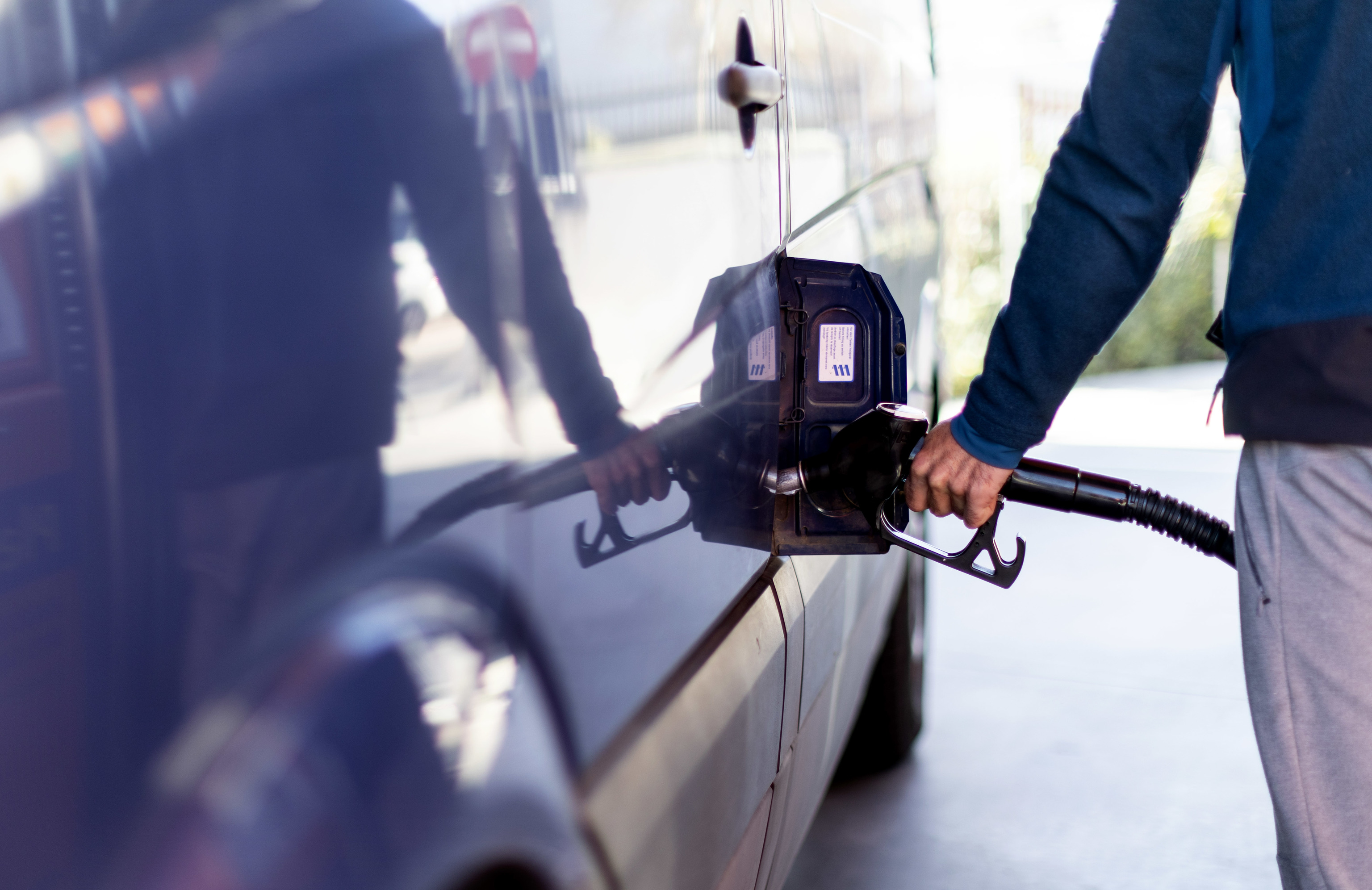 El Gobierno asegura que las gasolineras podrán cobrar el anticipo por el descuento en el carburante «esta semana»