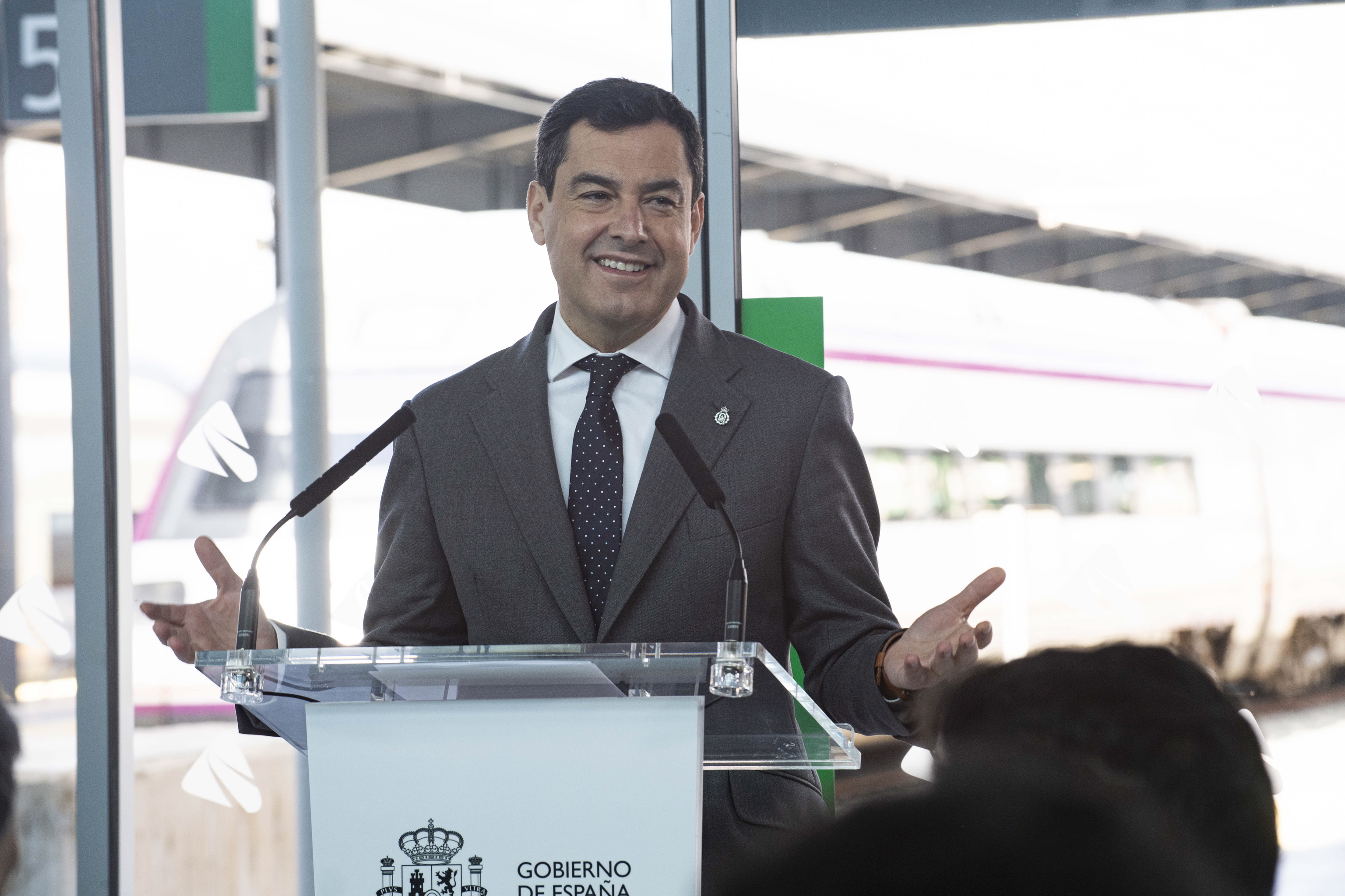 Juanma Moreno, en la inauguración de la nueva línea de alta velocidad Málaga-Granada.