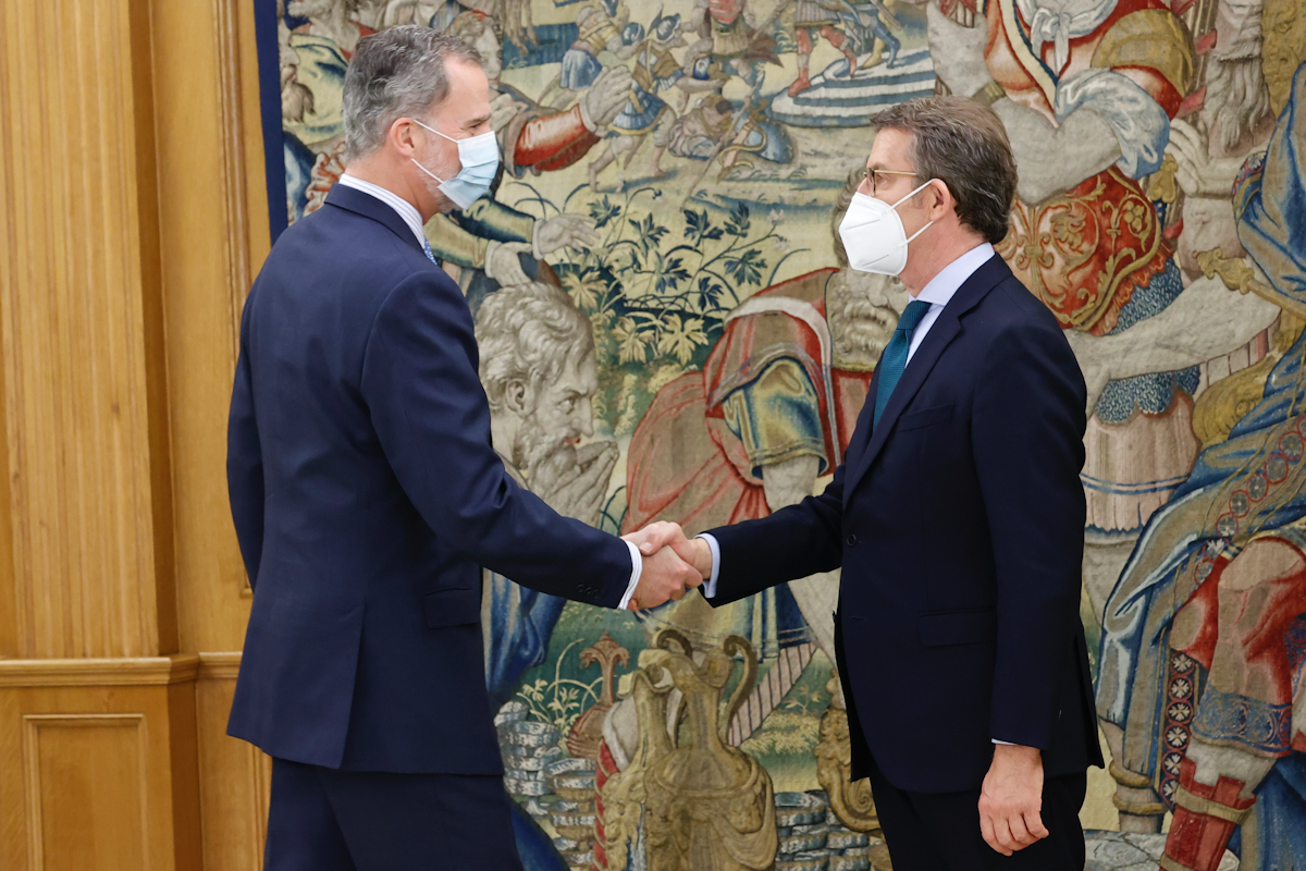 Felipe VI recibe en audiencia al presidente del PP, Alberto Nez Feijo, en La Zarzuela.
