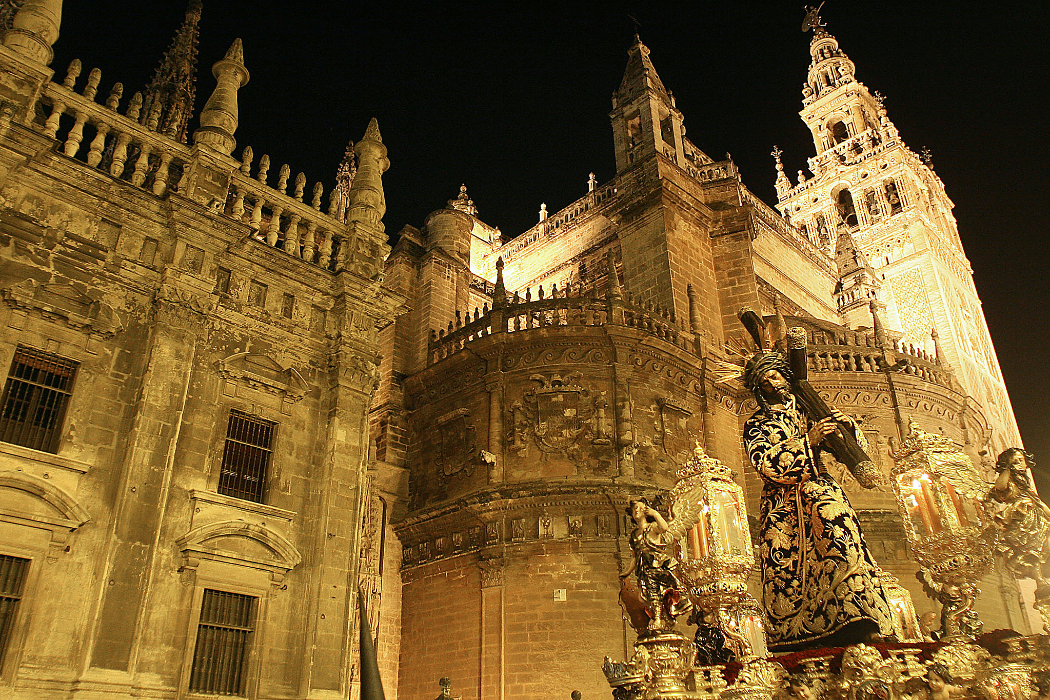 La Hermandad de Jess del Gran Poder a su paso por la Catedral, el Mircoles Santo de Sevilla.