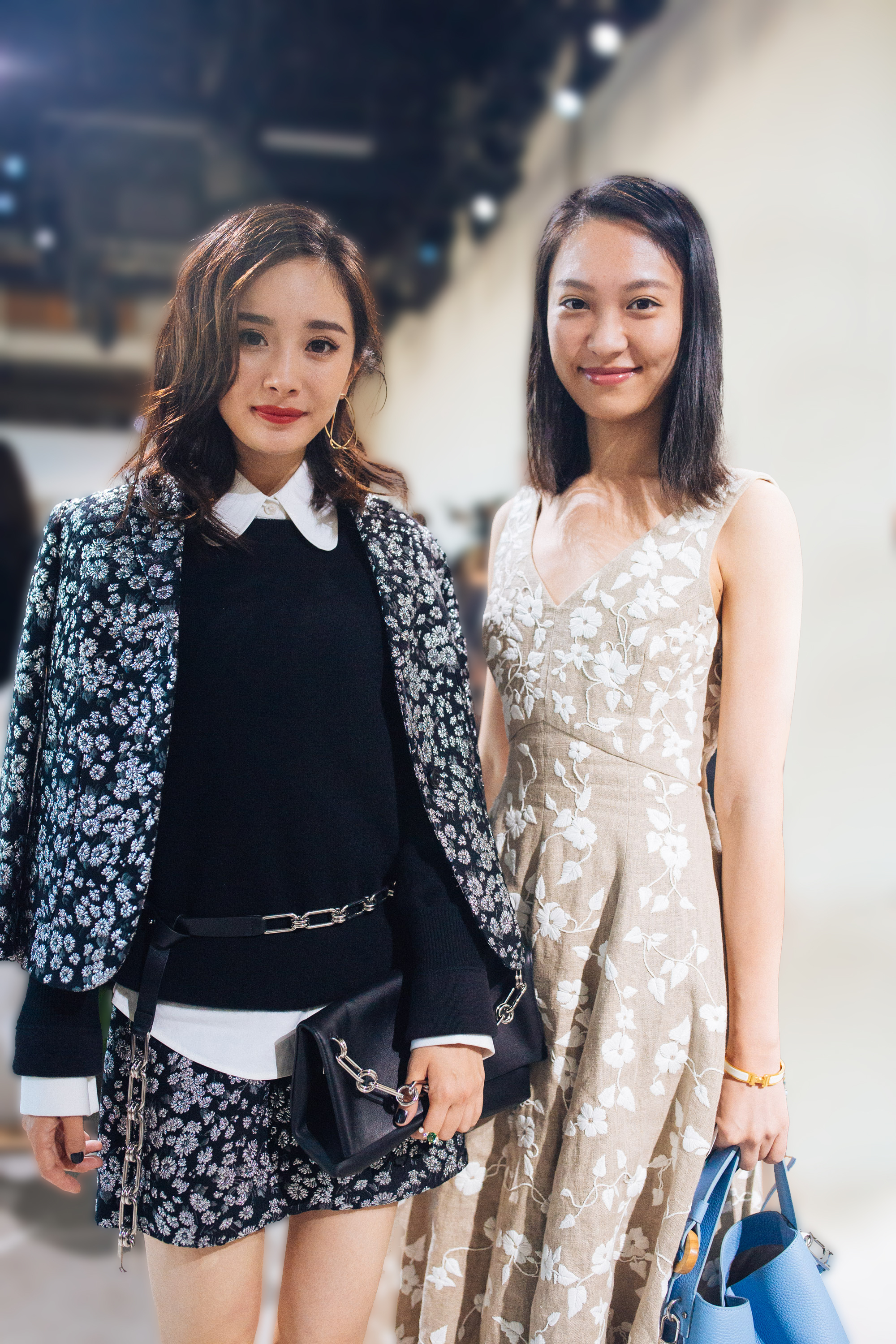 La actriz Yang Mi y la influencer Anny Fan en el desfile de Michael Kors de 2017.