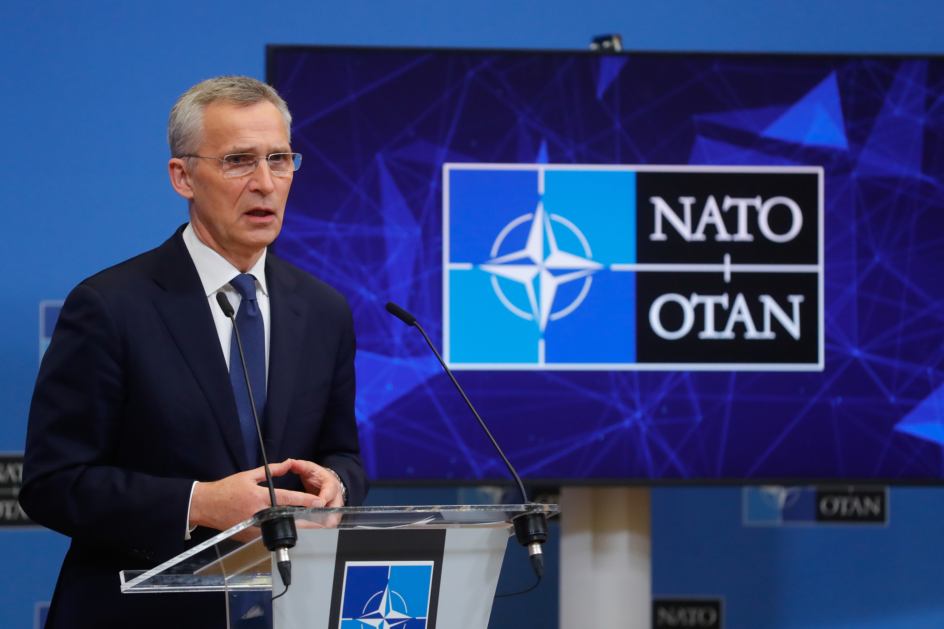 Ucrania pide en persona a la OTAN «armas, armas y armas» antes de una ofensiva en el Donbás «como las de la Segunda Guerra Mundial»