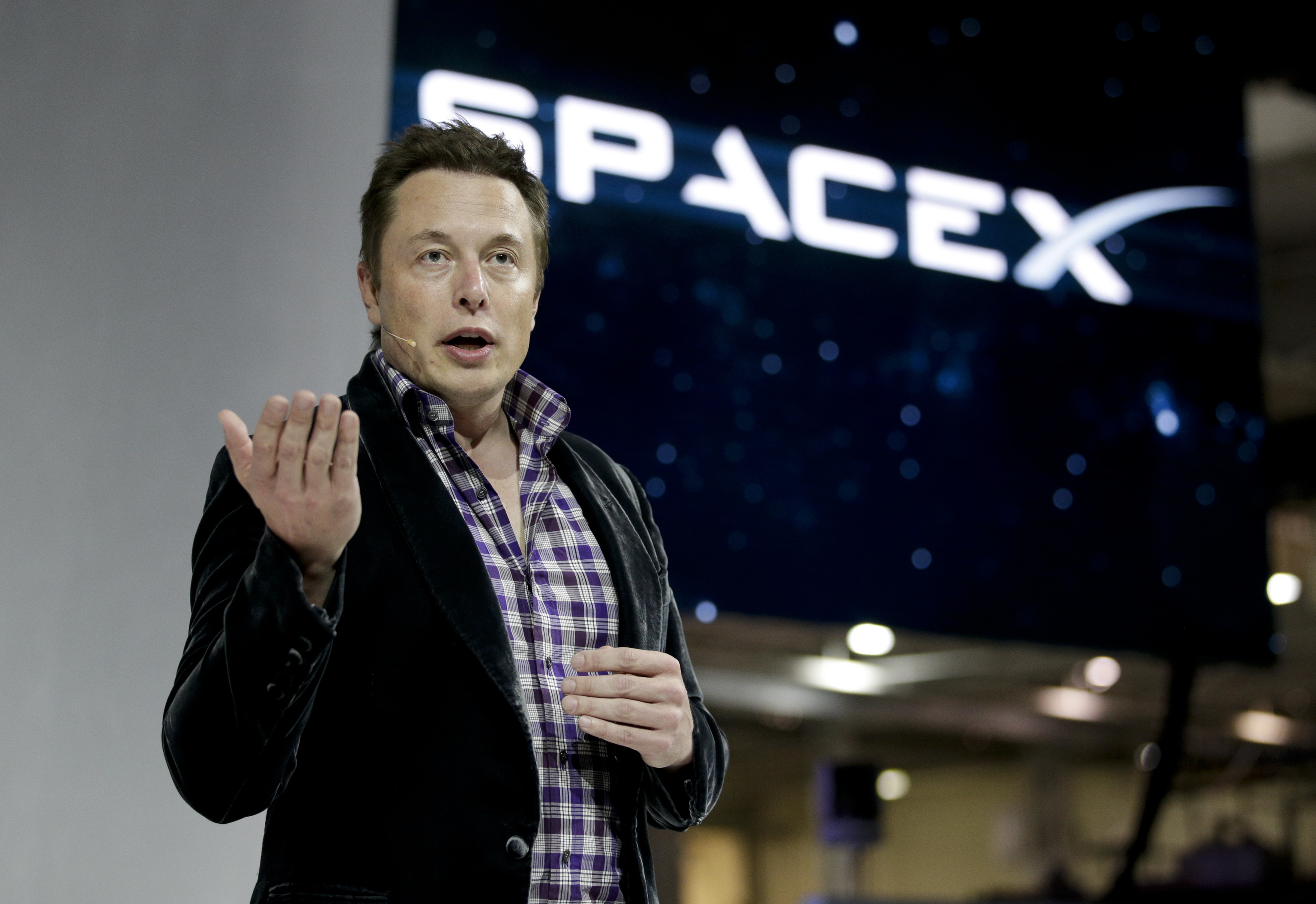 Elon Musk tiene una estrategia de comunicacin atpica. Rehye de los medios tradicionales y usa su propia cuenta de Twitter como su herramienta predilecta para anunciar grandes novedades de Tesla y SpaceX.
