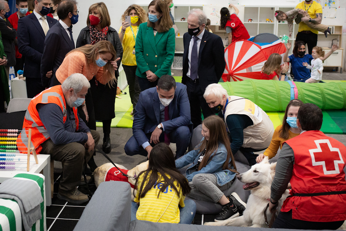 Pedro Snchez, ayer, durante su visita al centro de refugiados ucranianos , en la Fira de Barcelona.