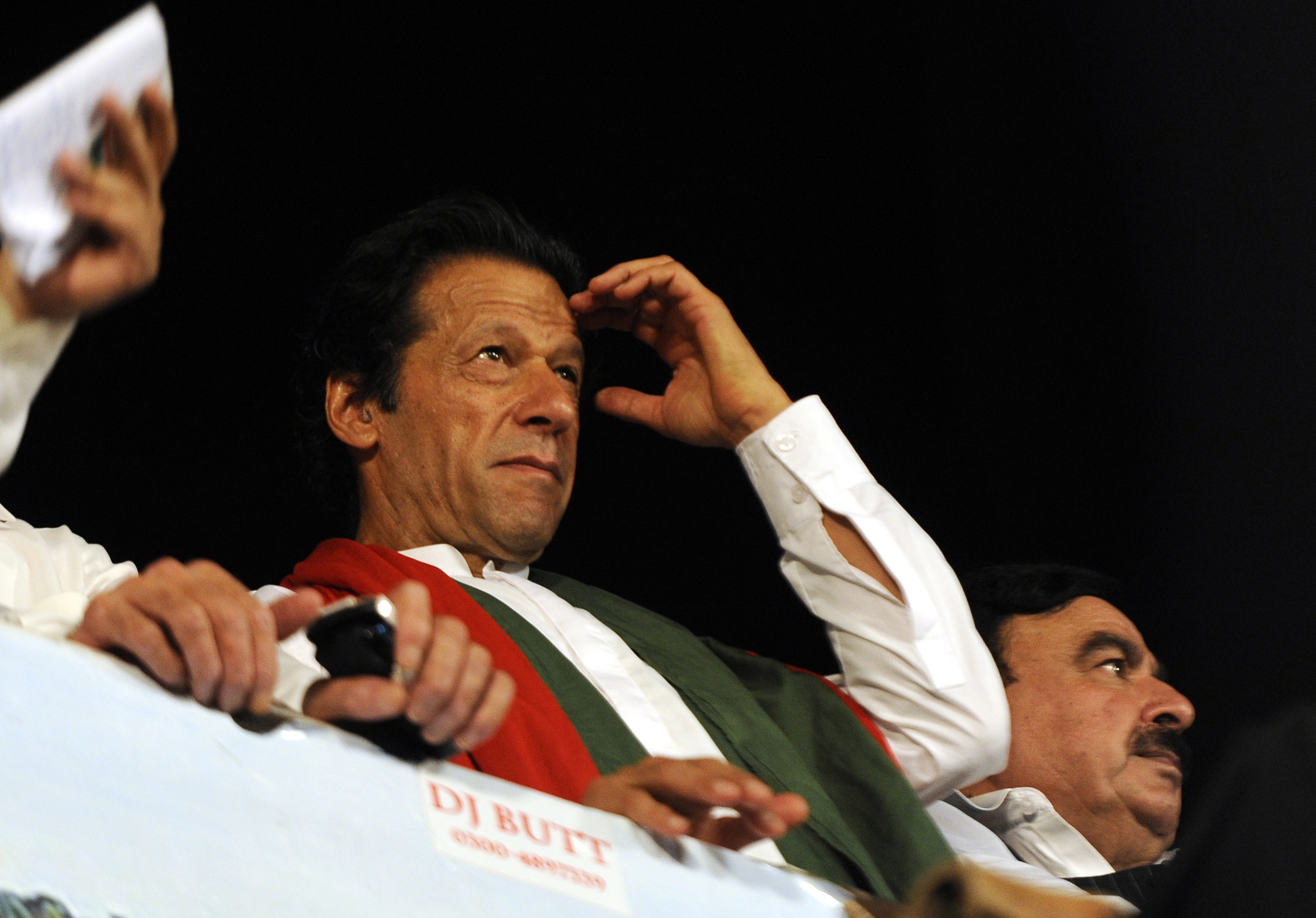 Imran Khan habla en Islamabad a sus partidarios.