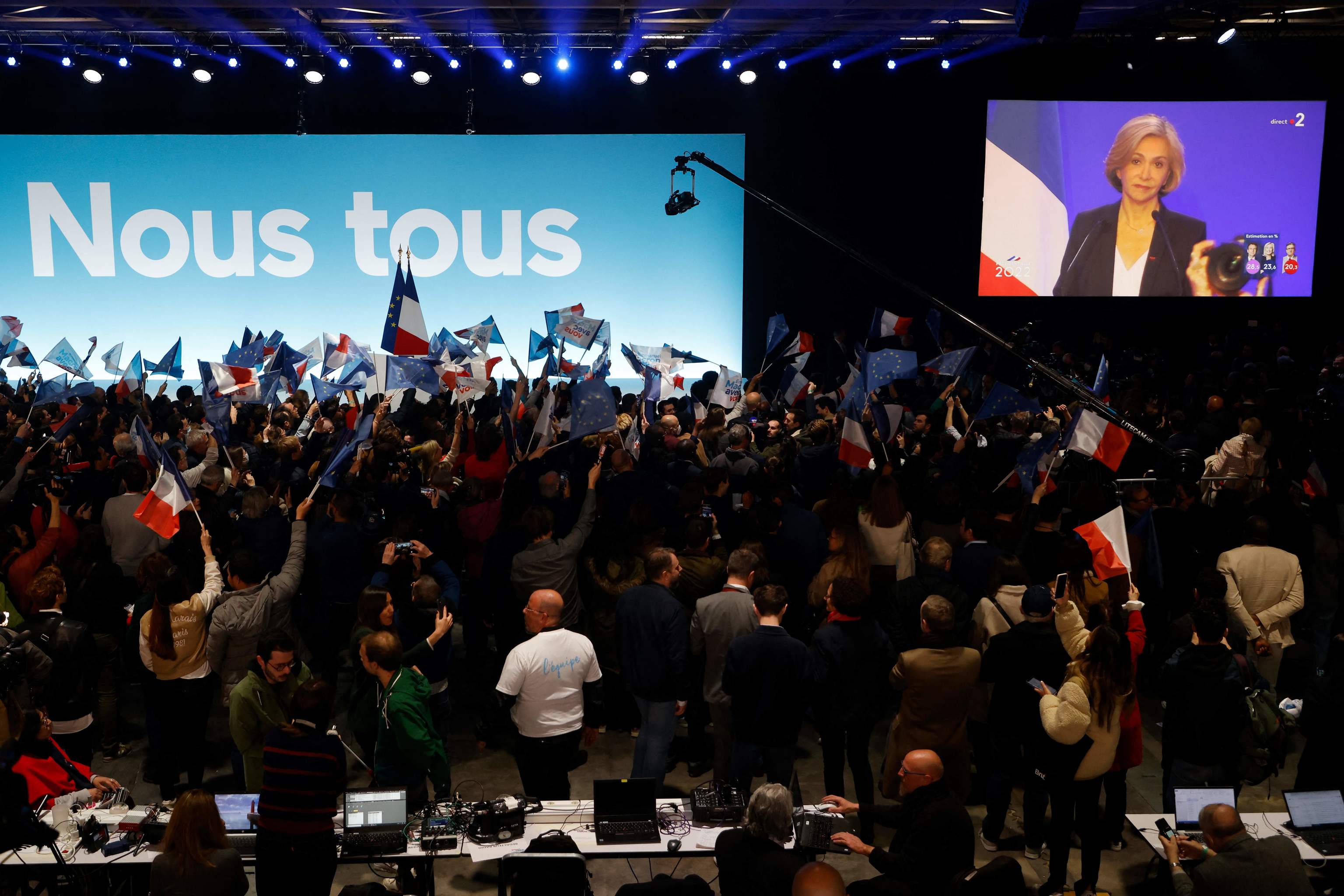 Seguidores de Macron ven a Pécresse.