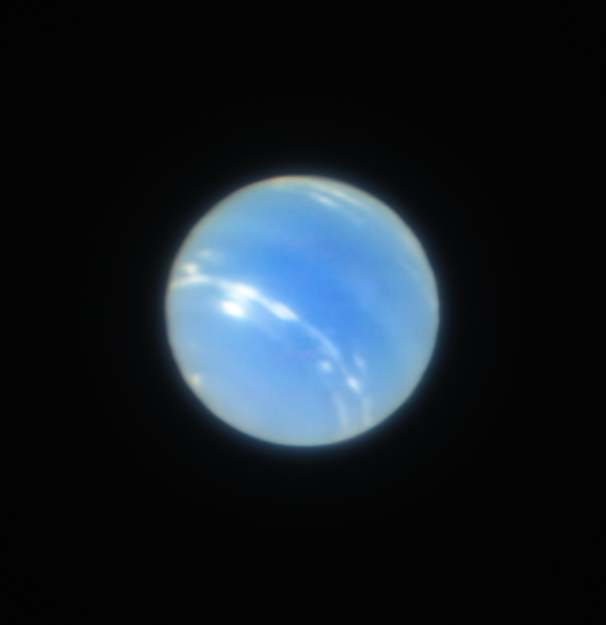 Neptuno, captado por el telescopio VLT. Su atmsfera se compone de hidrgeno, helio y metano. ste ltimo le da ese color azul
