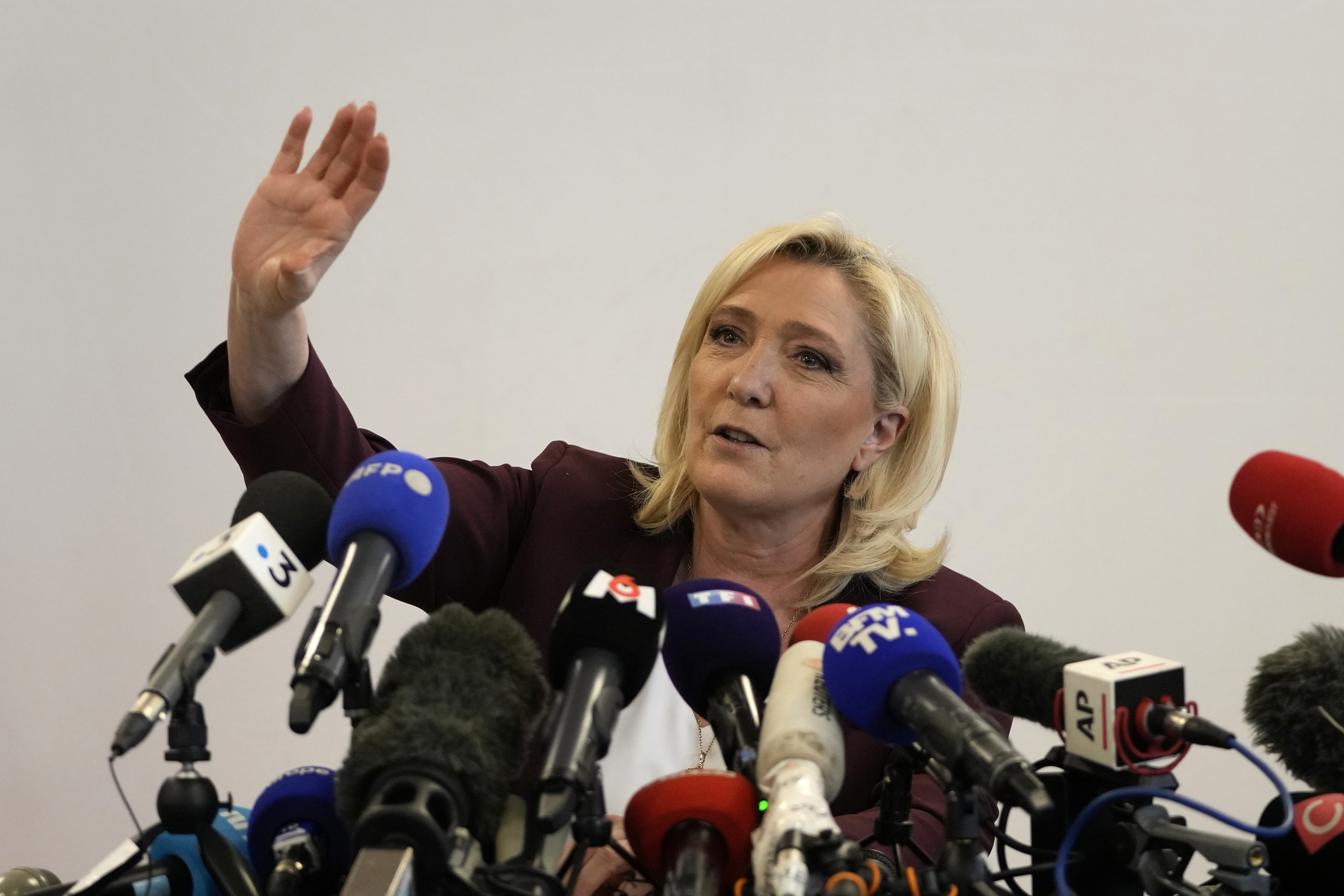 Marine Le Pen apuesta por desmantelar la UE y por un acercamiento de la OTAN y Rusia cuando acabe la guerra