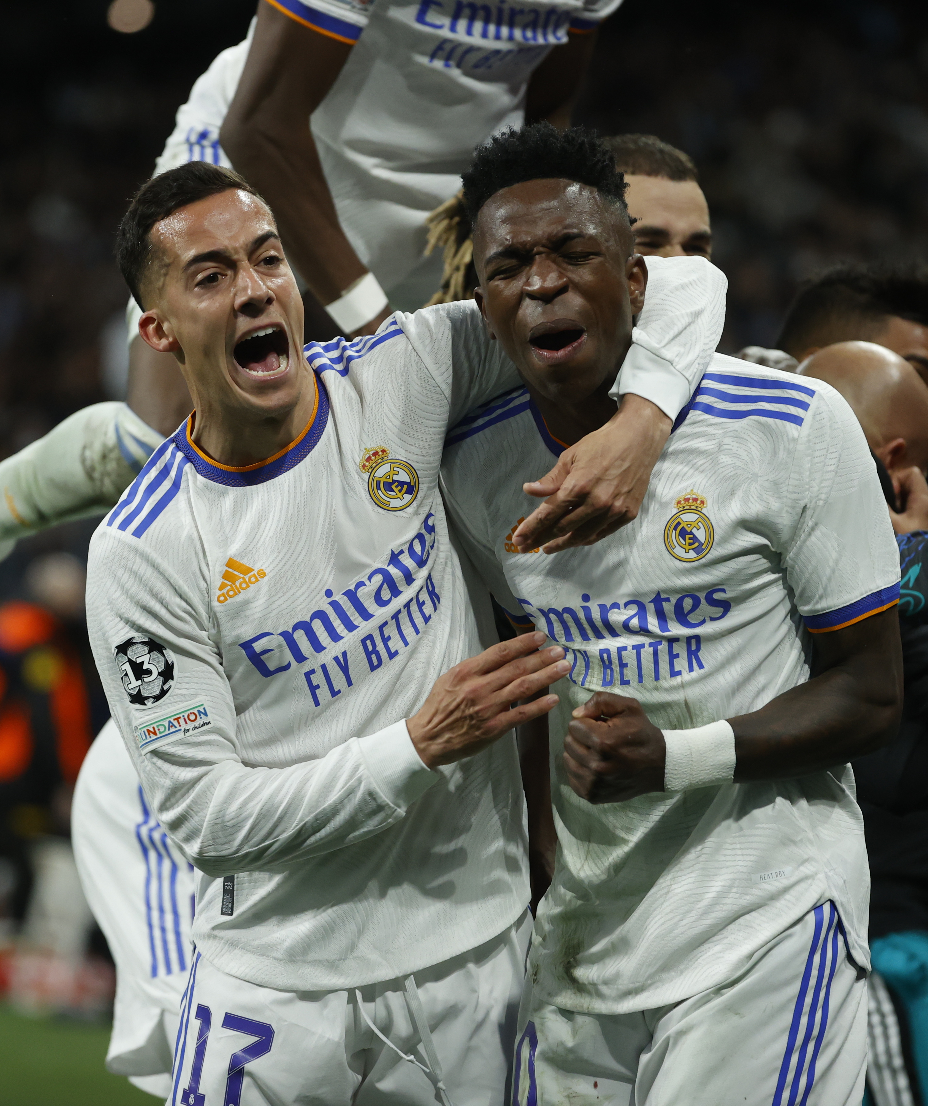 Lucas Vzquez y Vinicius celebran el segundo gol del Madrid.