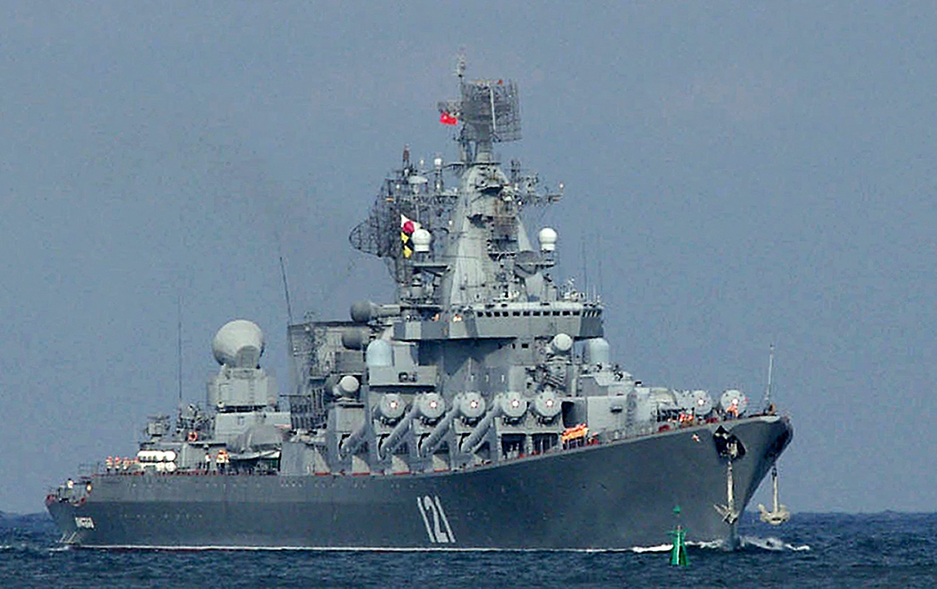 ¿Qué le ha ocurrido al Moskva, el buque insignia de la flota de Putin? 500 hombres y 16 misiles, en peligro