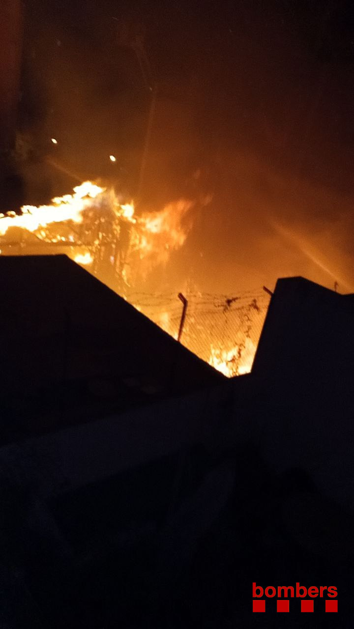 Imagen de un incendio esta semana controlado por Bombers