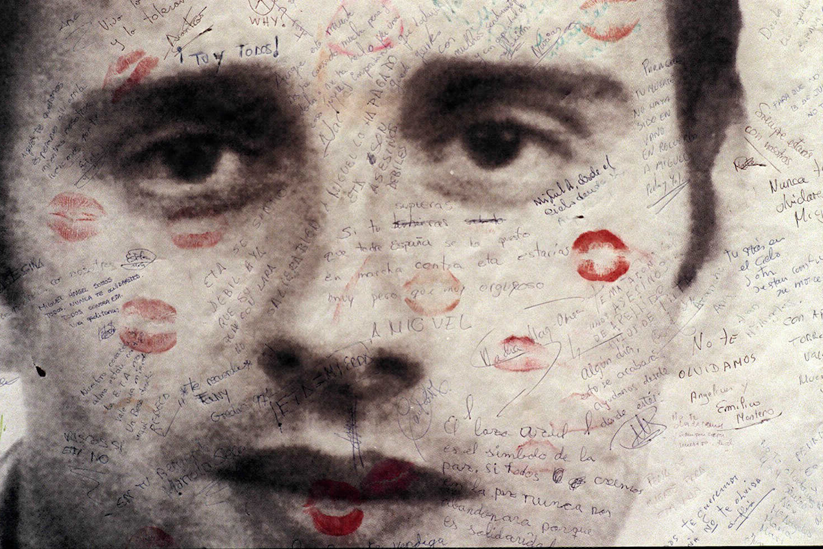 Cartel con el rostro de Miguel ngel Blanco en la Puerta del Sol en 1997.