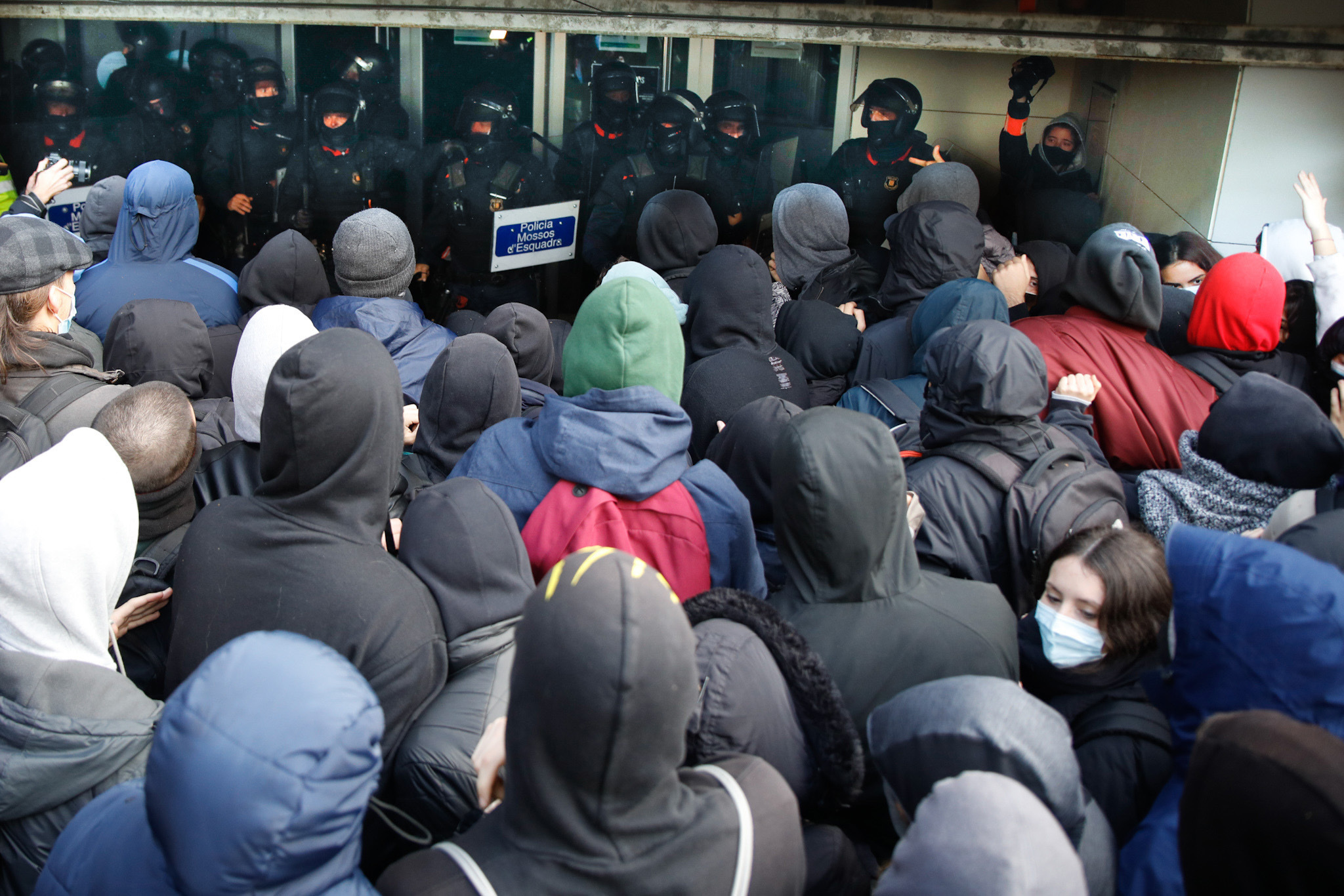 Un grupo de estudiantes independentistas intenta sabotear un acto en la UAB el pasado noviembre.