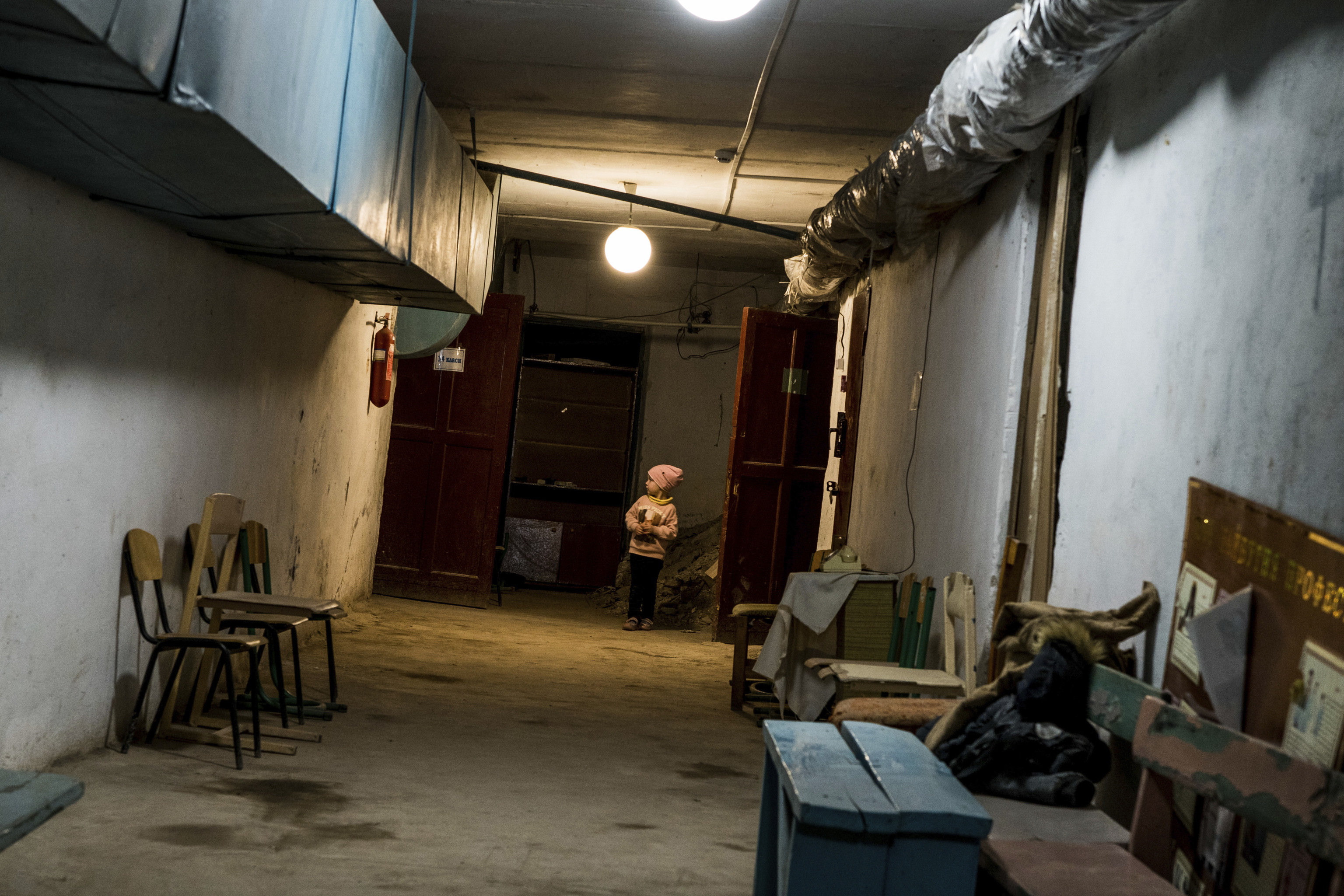 Huérfanos atrapados entre las bombas en Ucrania: «Viven bajo tierra»