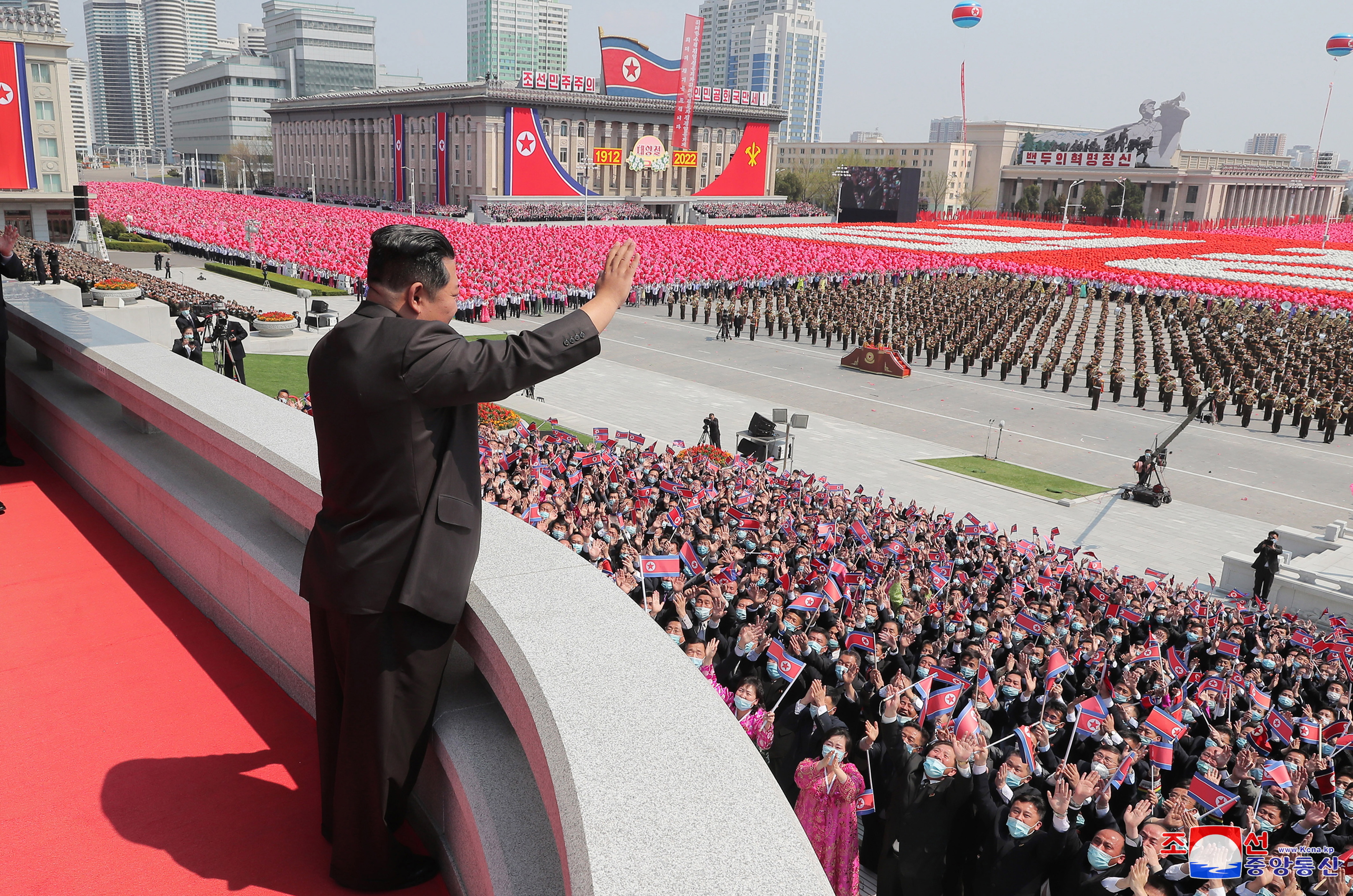 Kim Jong Un durante la celebración del 110º aniversario del nacimiento de Kim Il Sung.