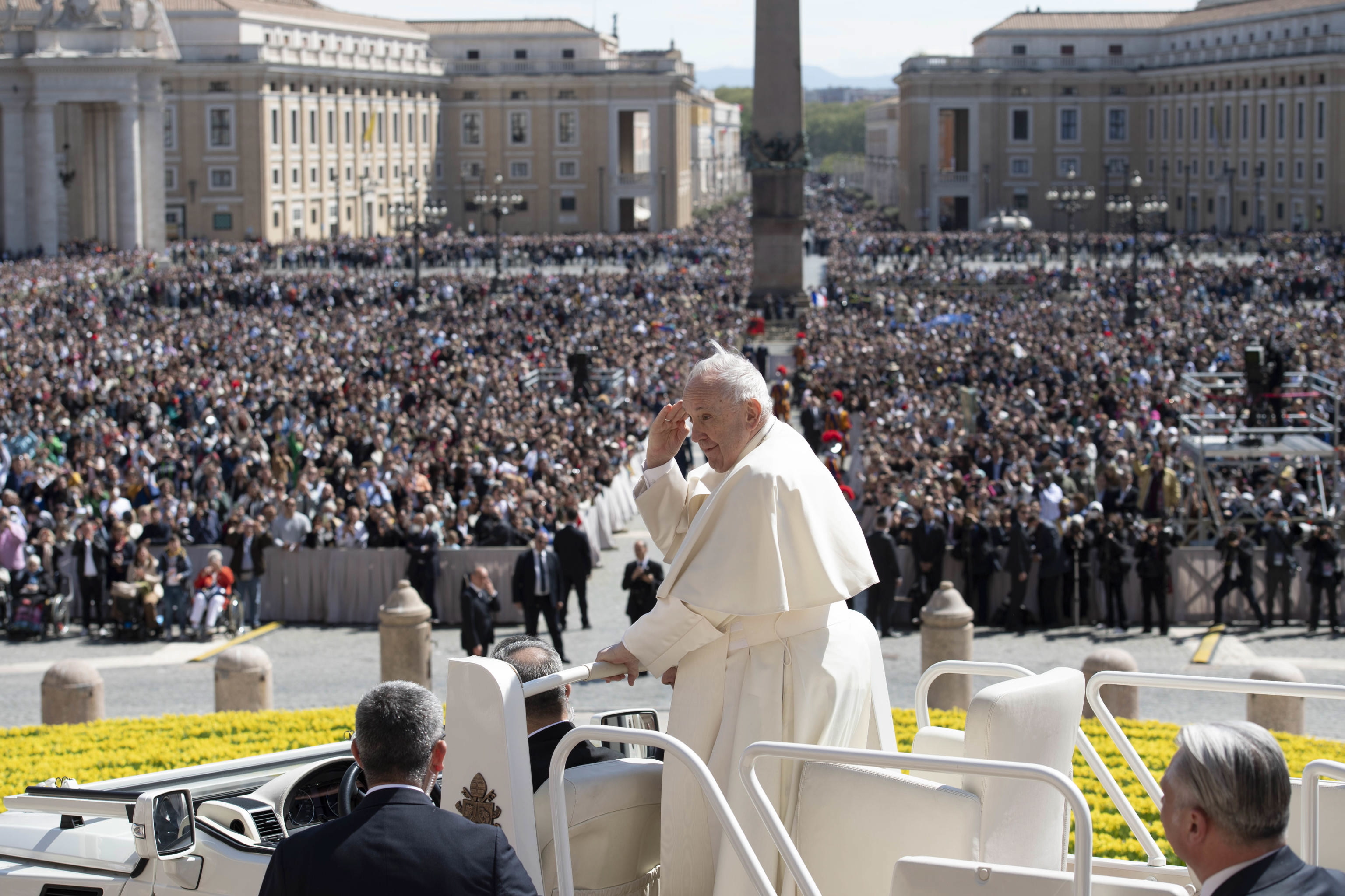 El Papa pide en su mensaje de Pascua que los países escuchen el grito de paz