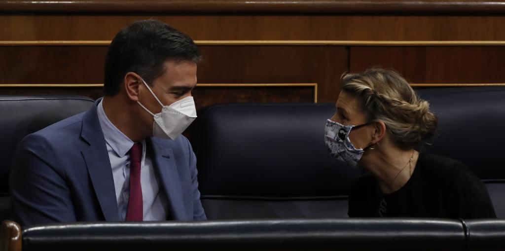 Pedro Snchez y Yolanda Daz, en un Pleno del Congreso.