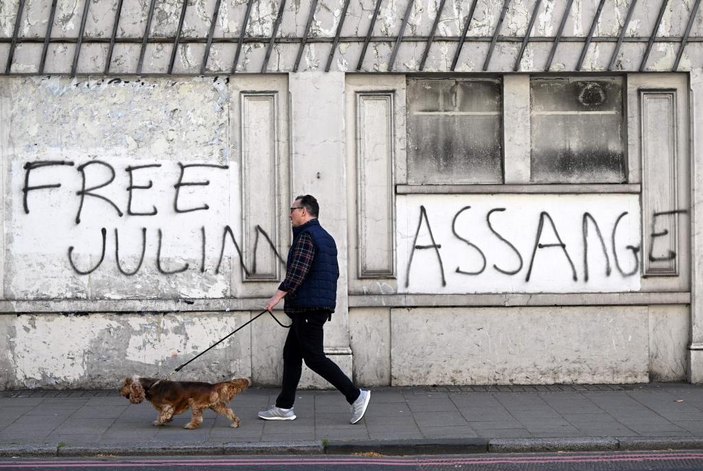 La justicia británica remite al Gobierno la orden de extradición de Julian Assange