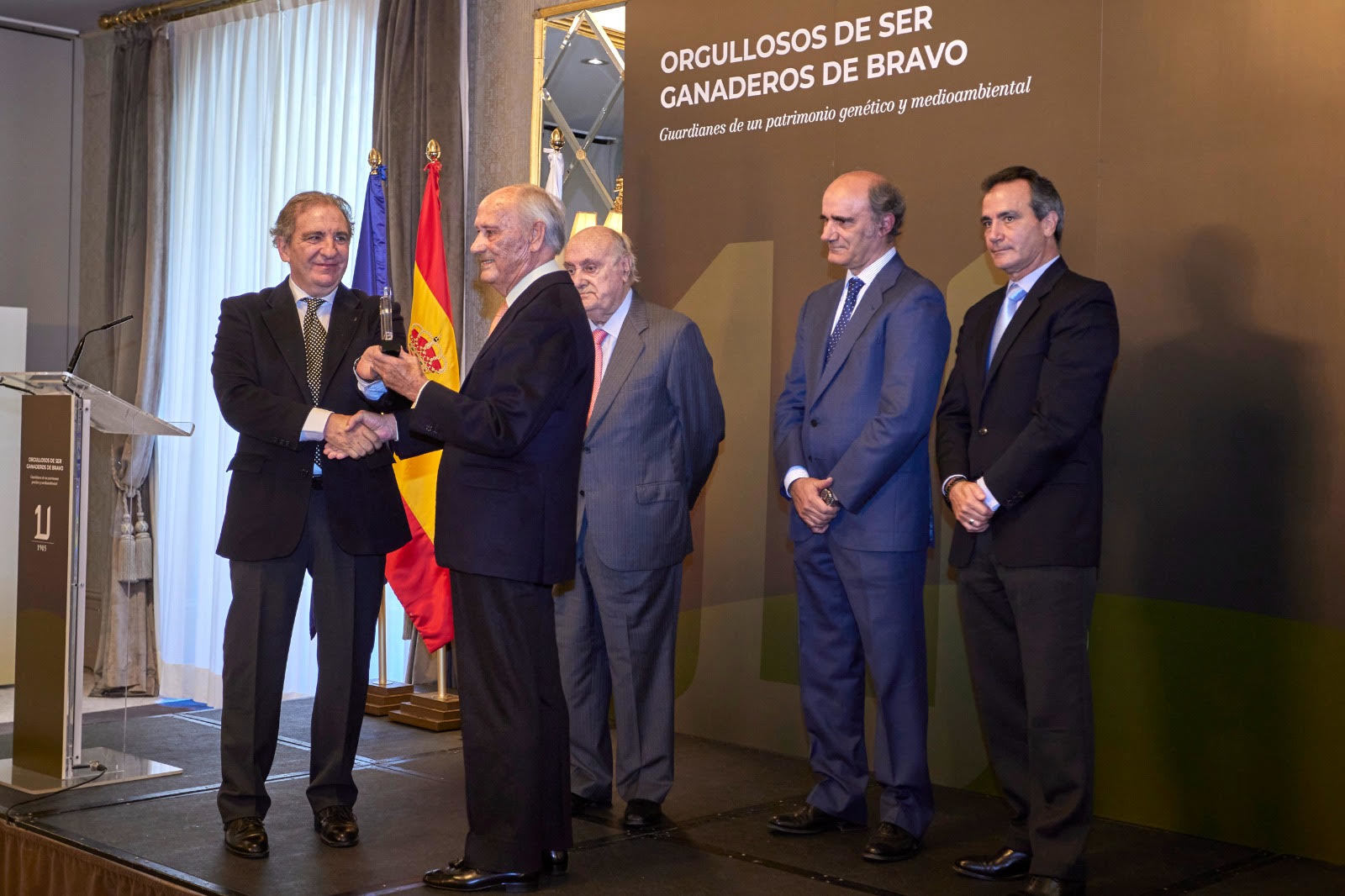 Orgullo del campo bravo y espaol: homenaje a los Lozano y  premio al espritu del 20-M