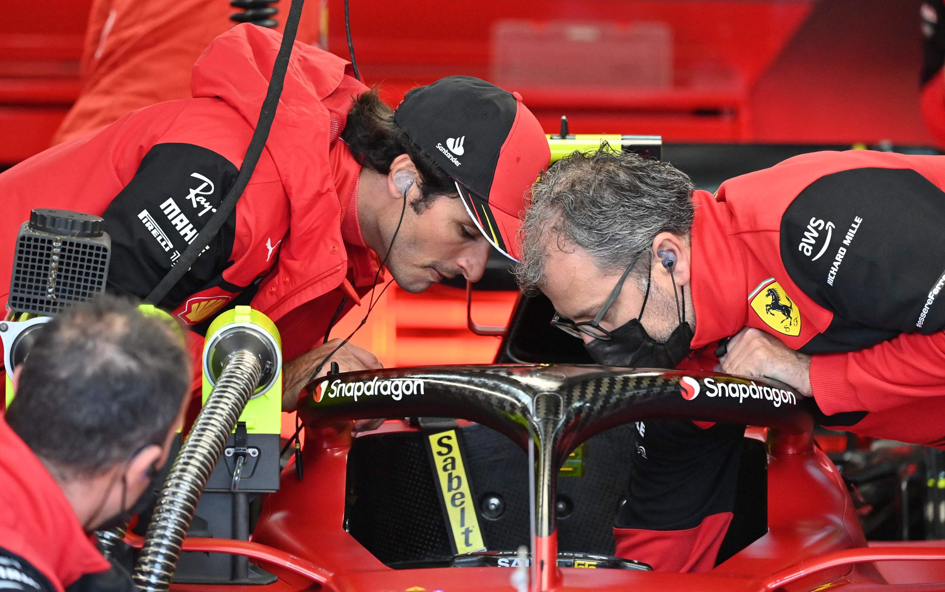 Carlos Sainz chequea su monoplaza para el prximo Gran Premio de Emelia Romagna (Italia) Ferrari GP Frmula 1