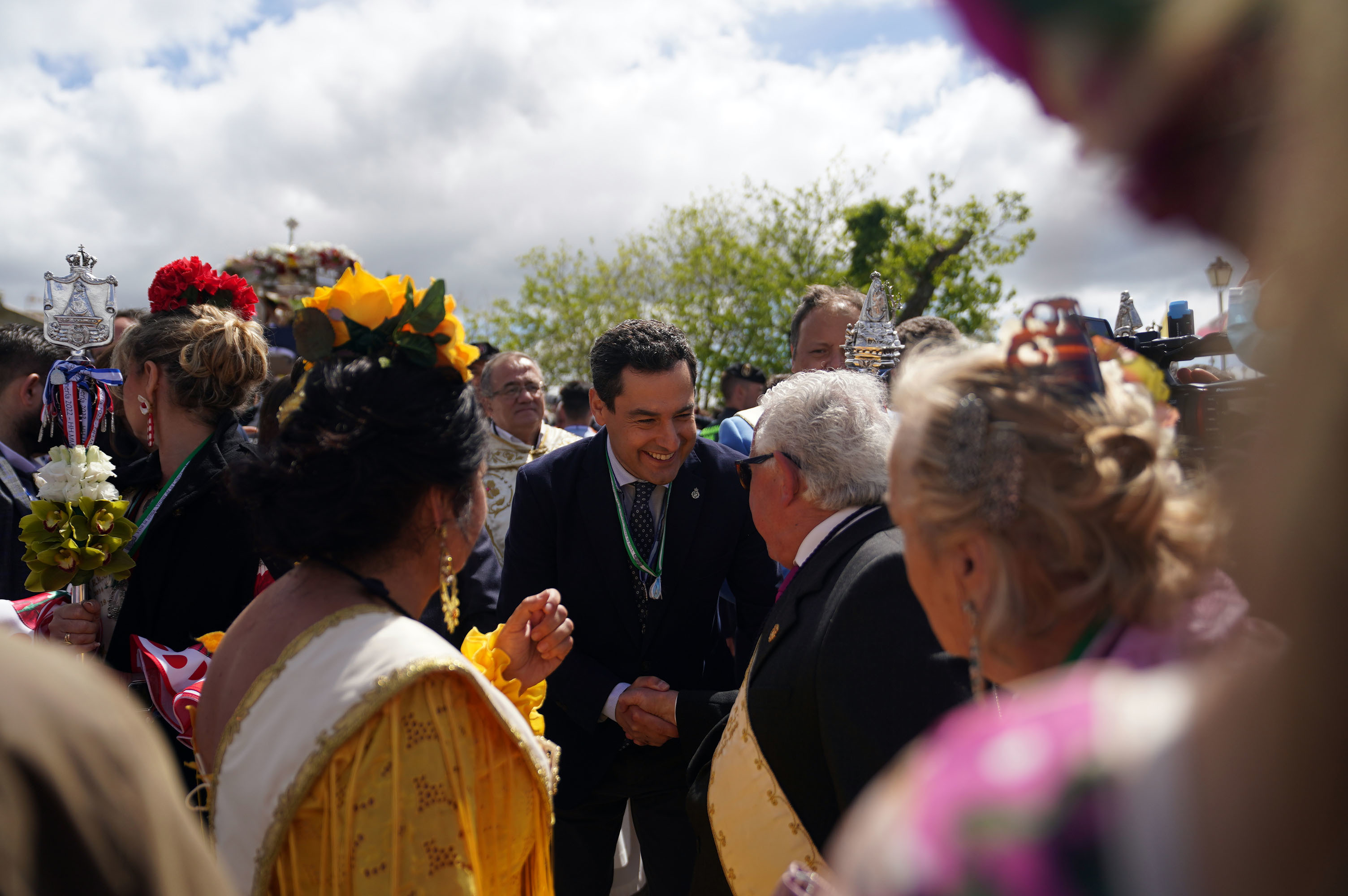 El presidente de la Junta, Juanma Moreno, este domingo en la romería de la Virgen de la Cabeza, en Jaén.