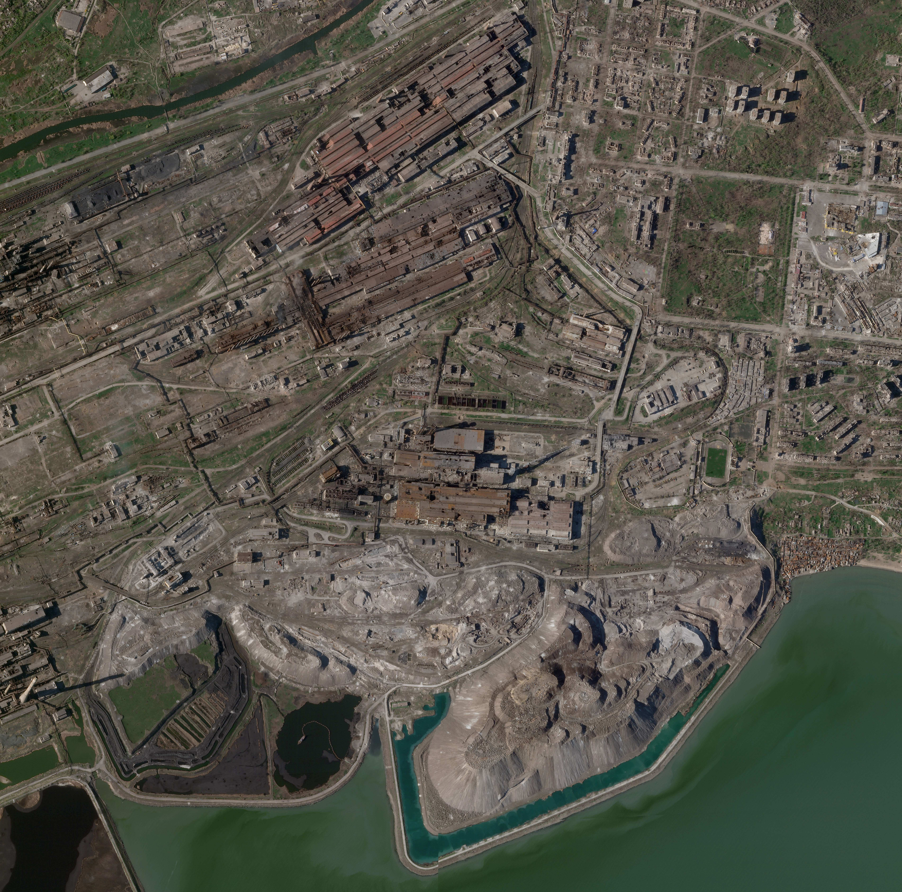 Los daños en la planta siderúrgica de Azovstal en Mariupol, Ucrania, según muestra la imagen de satélite de Planet Labs PBC.