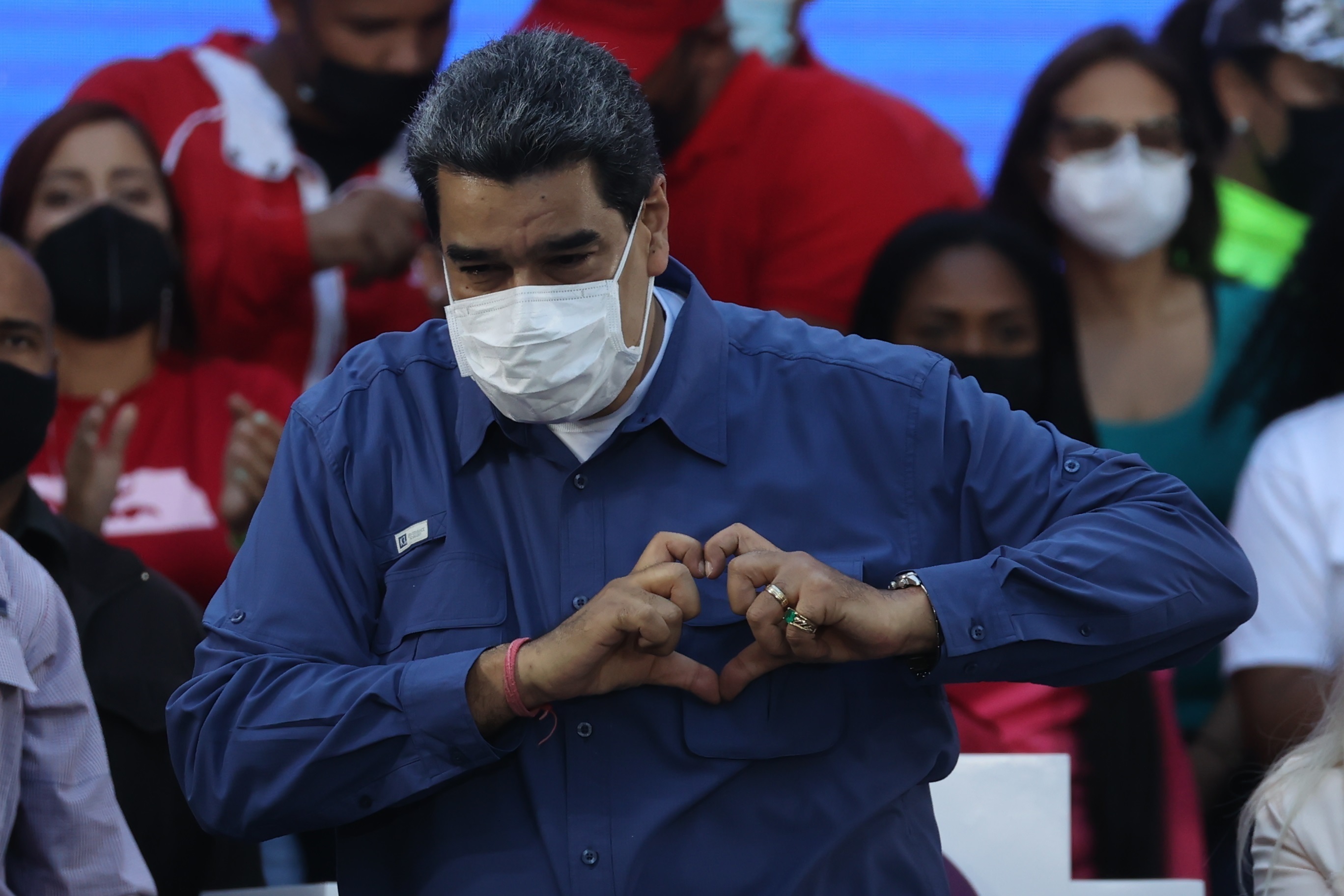 Nicolás Maduro participa en un evento tras una marcha oficialista.