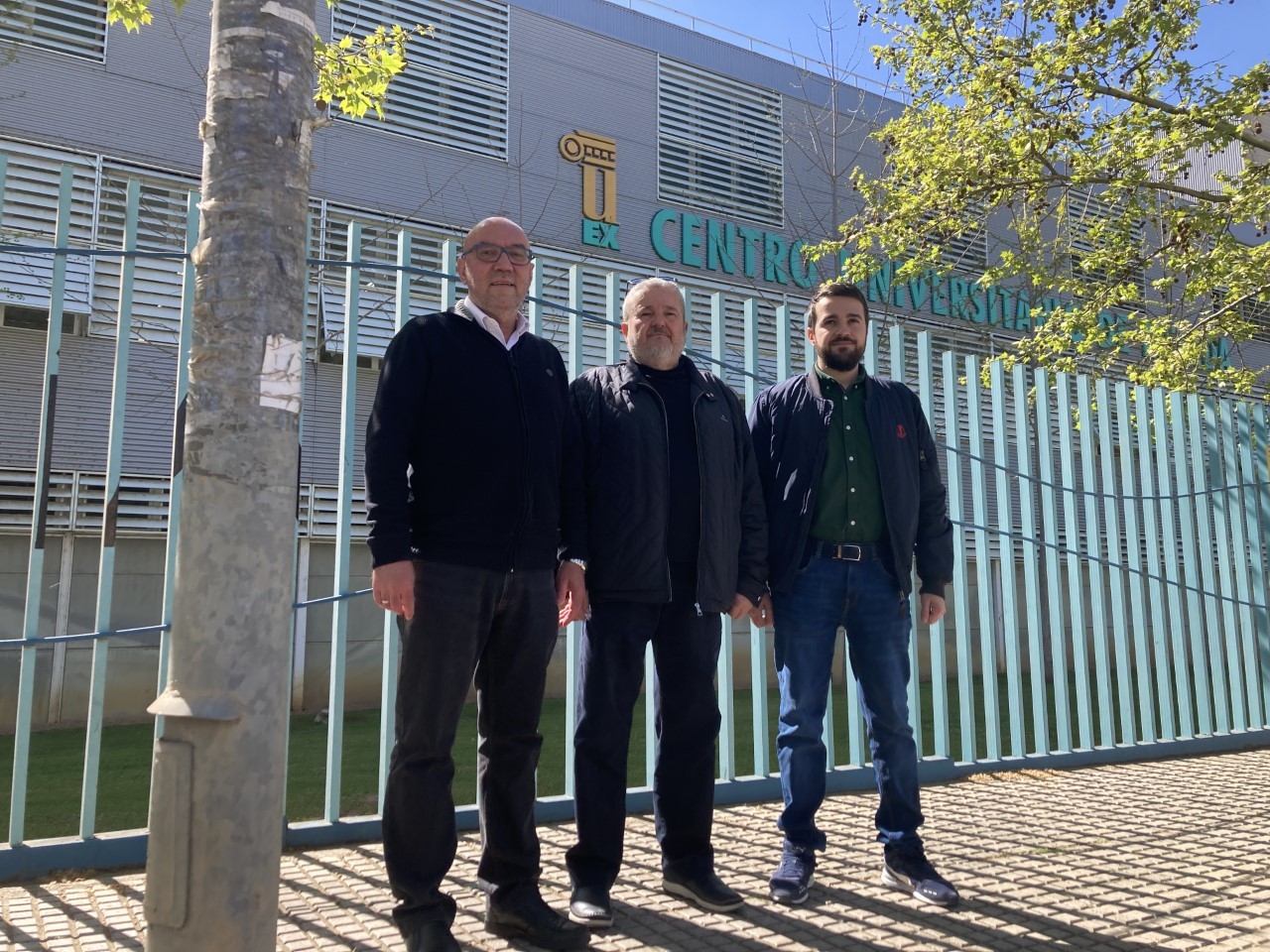 Julin Mora Aliseda, Eduardo Blanco Morcillo y Blanco Ucls, promotores del proyecto, en una imagen tomada en la Universidad de Extremadura