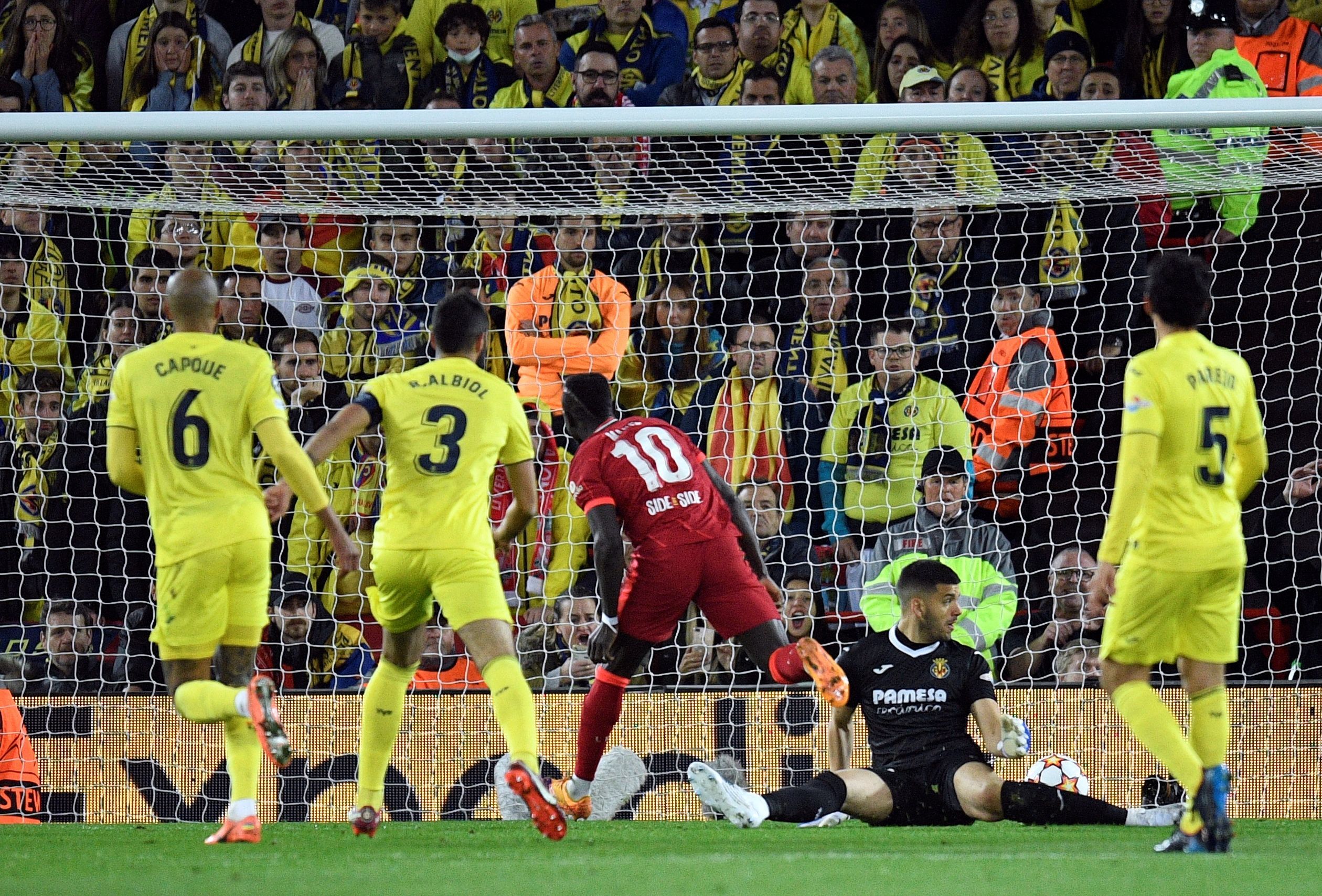 Sadio Mané marca el segundo gol del Liverpool.