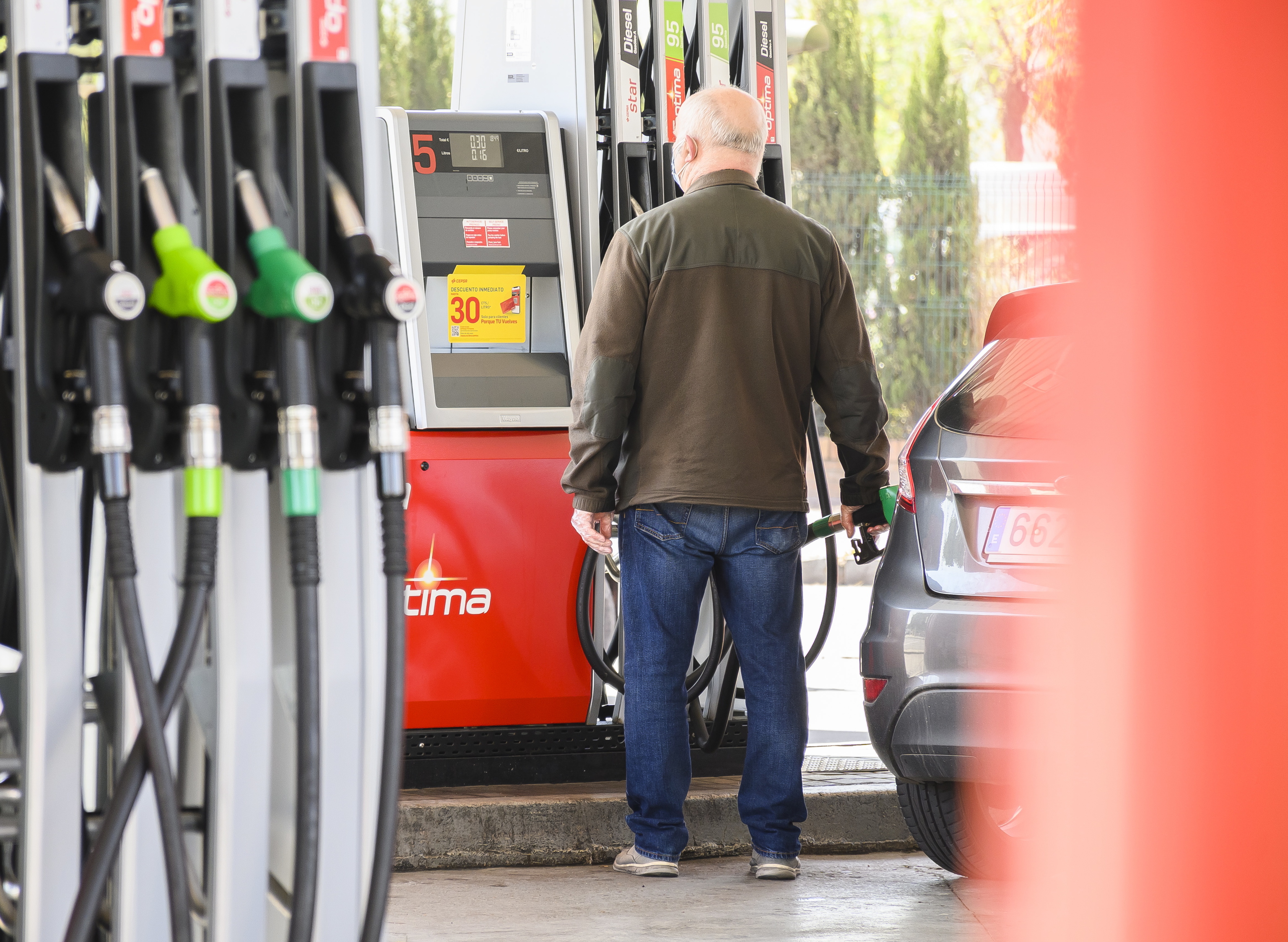 La gasolina y el gasóleo marcan su precio más alto en el último mes