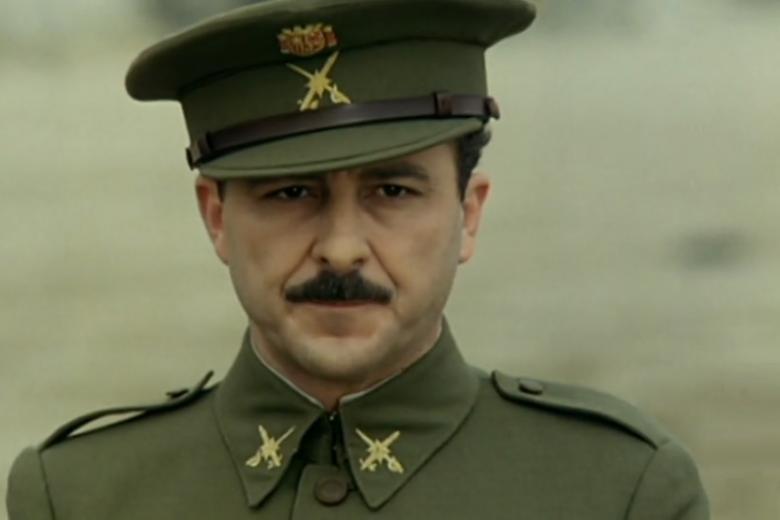 Juan Diego interpretando a Franco en 'Dragon Rapide'.