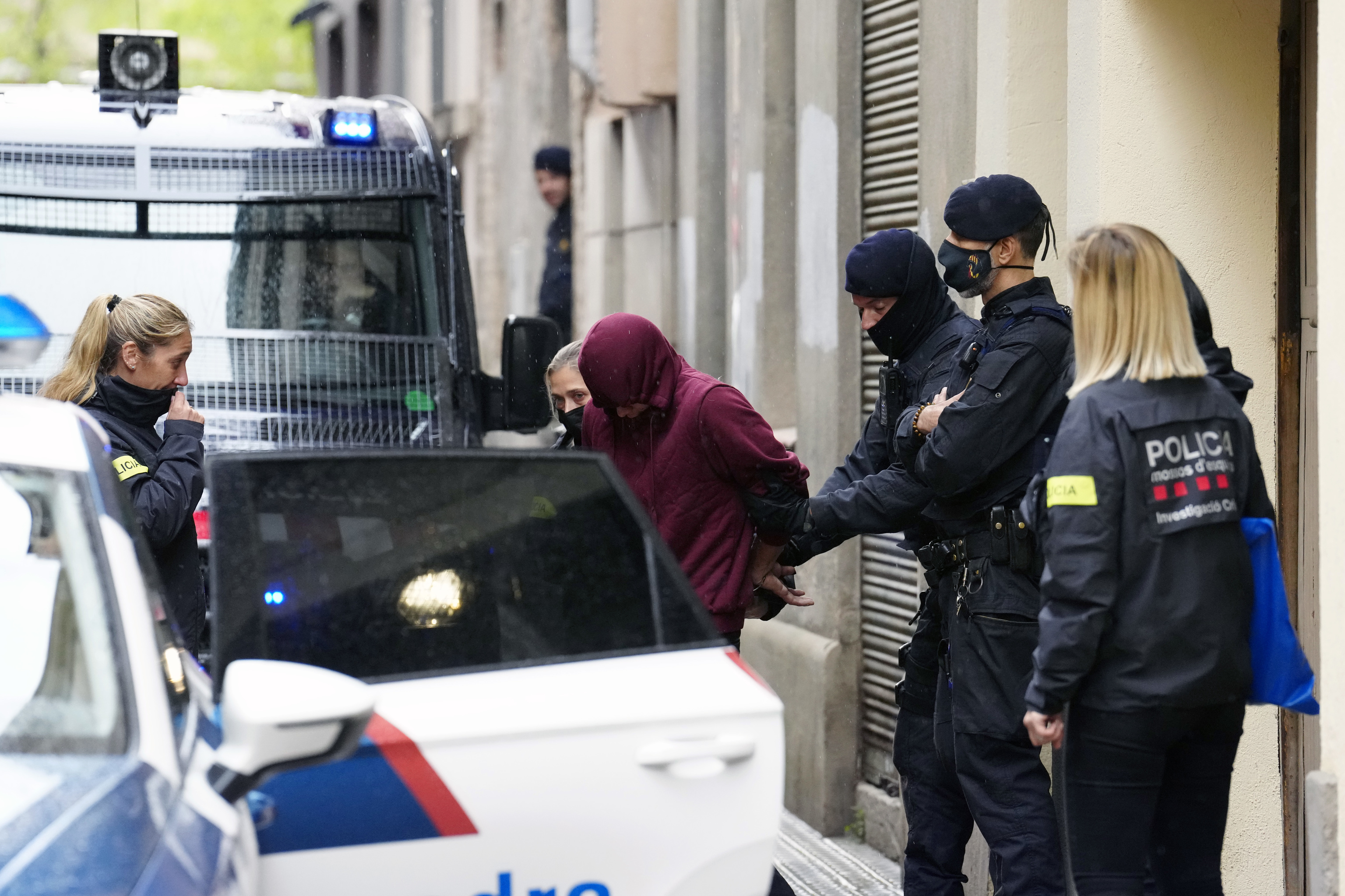 El violador de Igualada se llevó el abrigo, el vestido y la ropa interior  de la menor tras agredirla | Flipboard