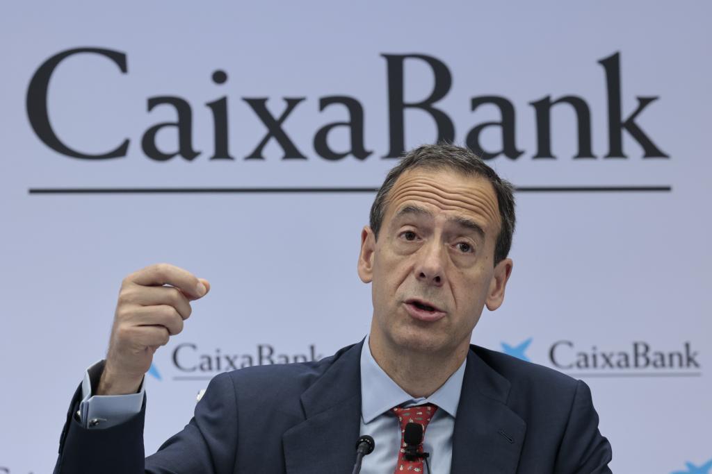 CaixaBank provisiona 214 millones por la guerra pero confía en el turismo: «Puede compensar los efectos negativos en España»