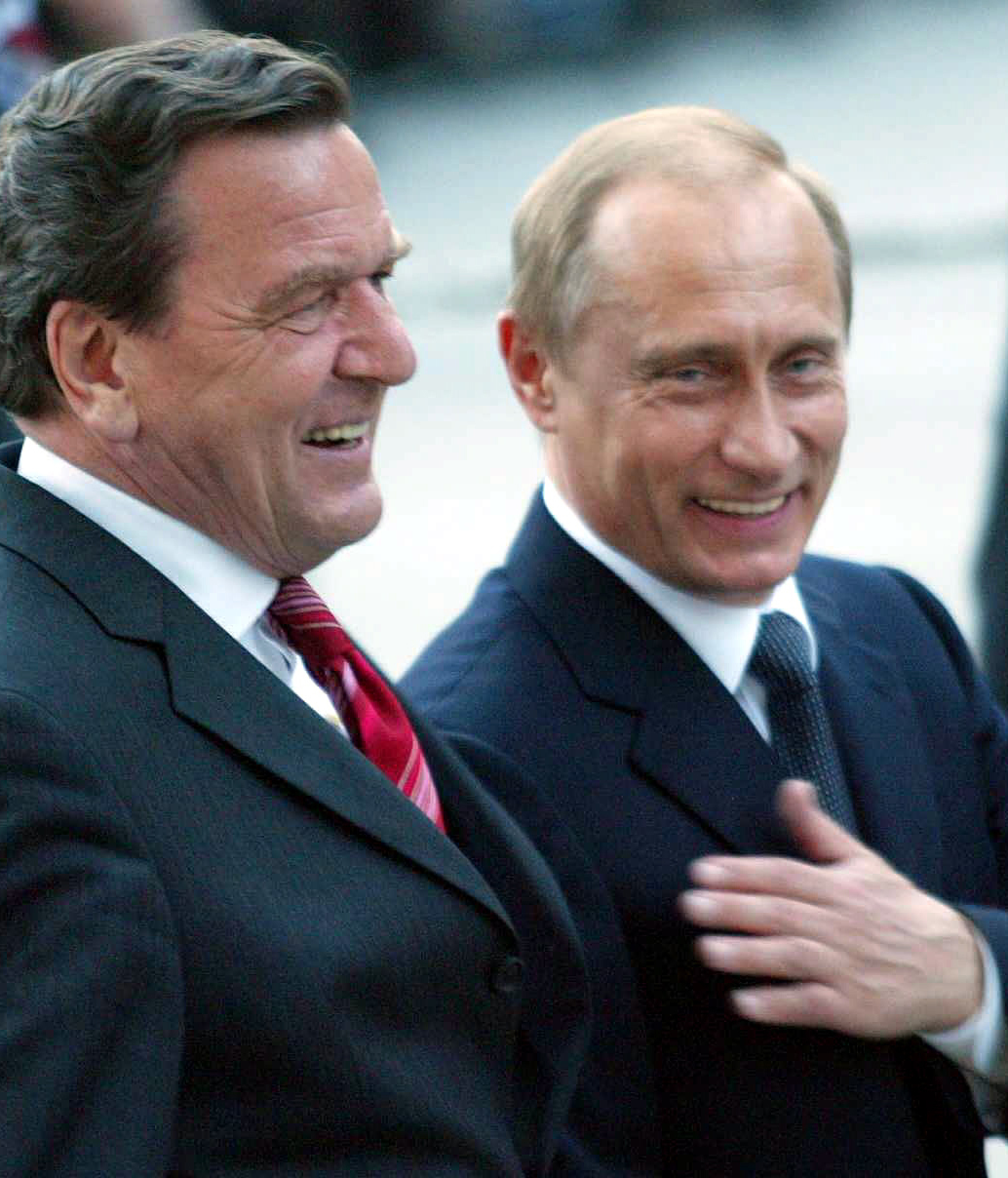 El Gobierno alemán estudia revisar los beneficios a Schröder por su negativa a condenar a Rusia