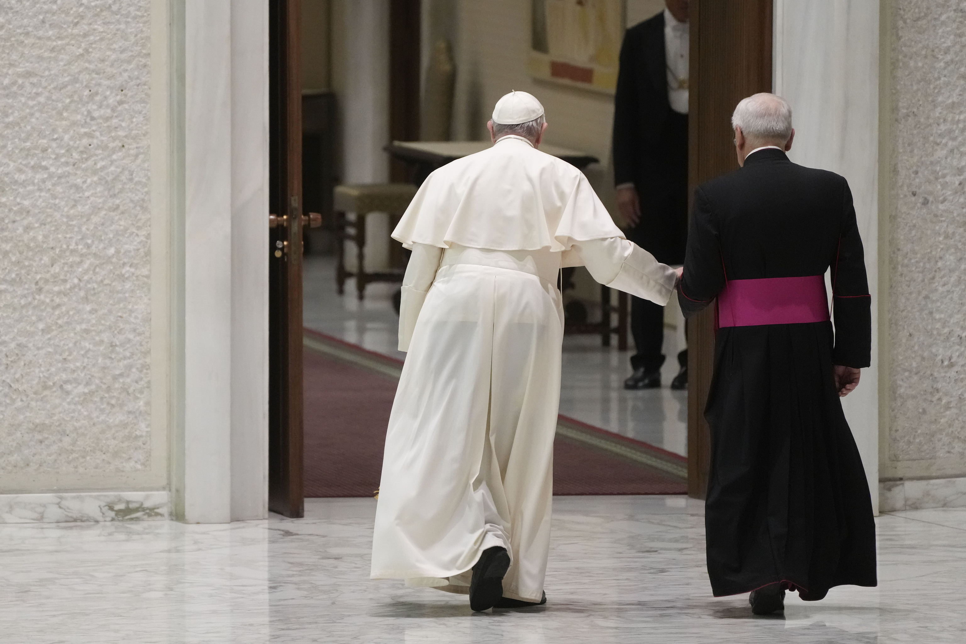 El Papa Francisco: «Mi pierna no está bien, el médico me ha pedido que no camine»