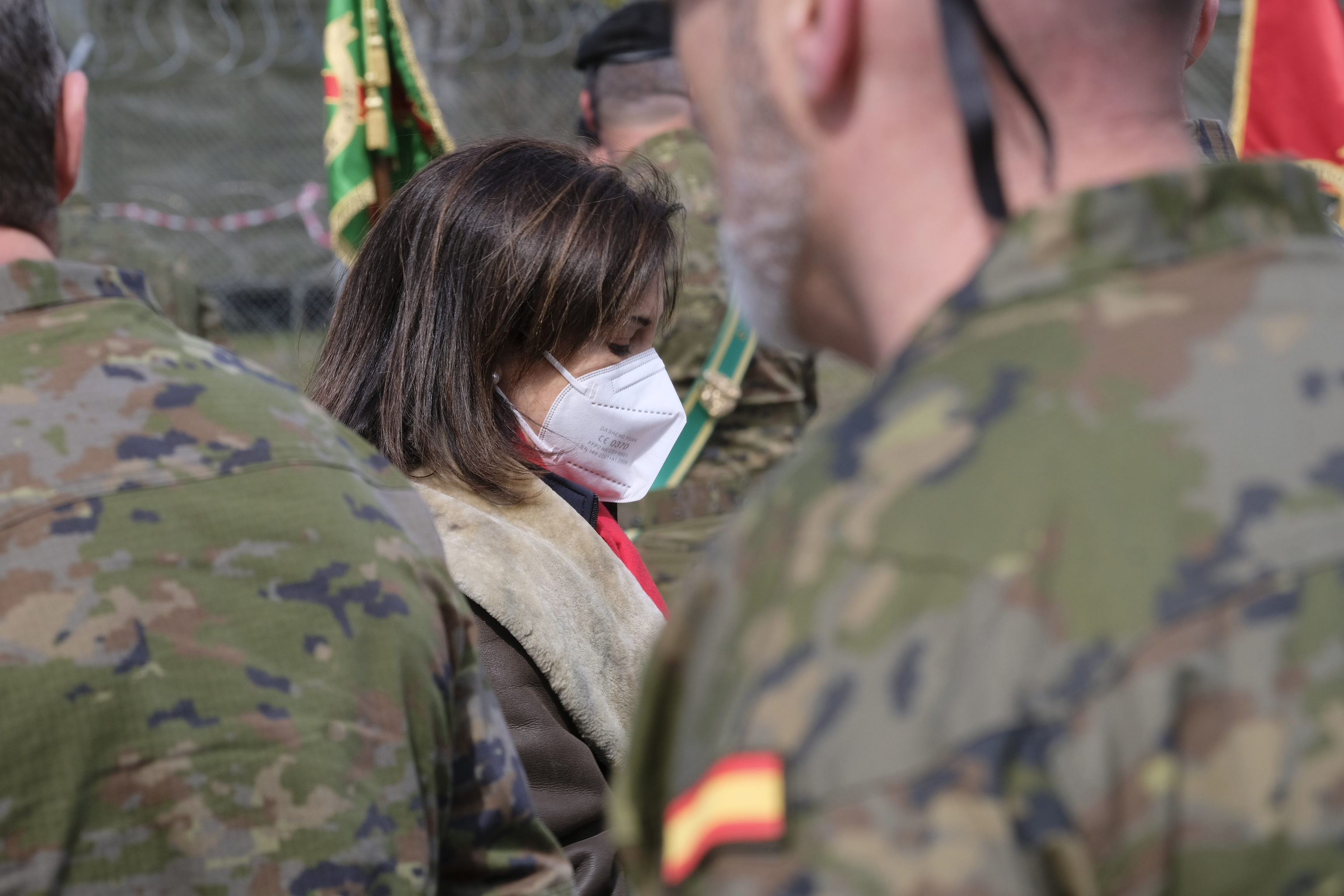 Margarita Robles, durante una visita a las tropas españolas en Letonia.