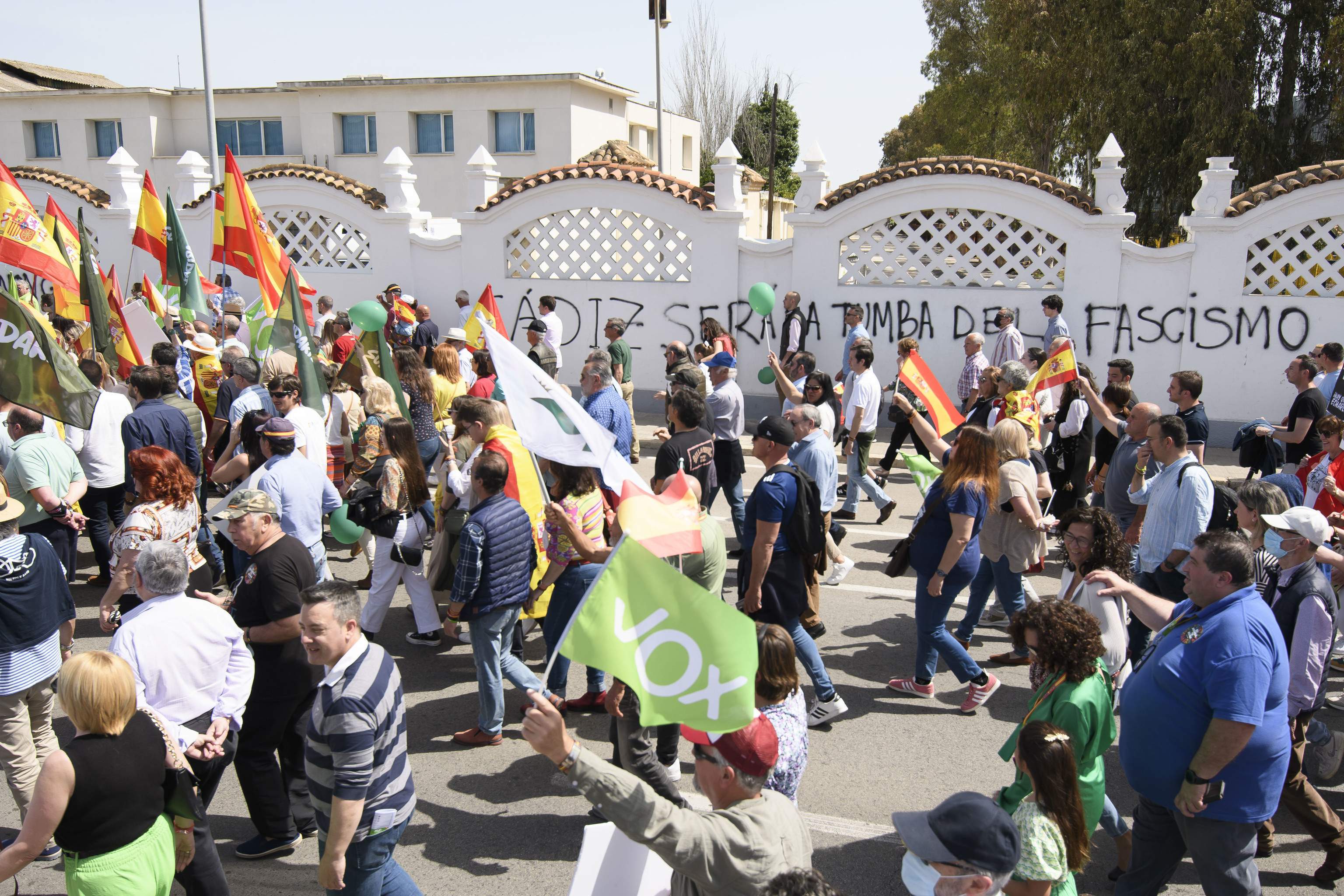 Un momento de la marcha organizada por el sindicato de Vox, Solidaridad, por la avenida de los Astilleros de Cdiz.
