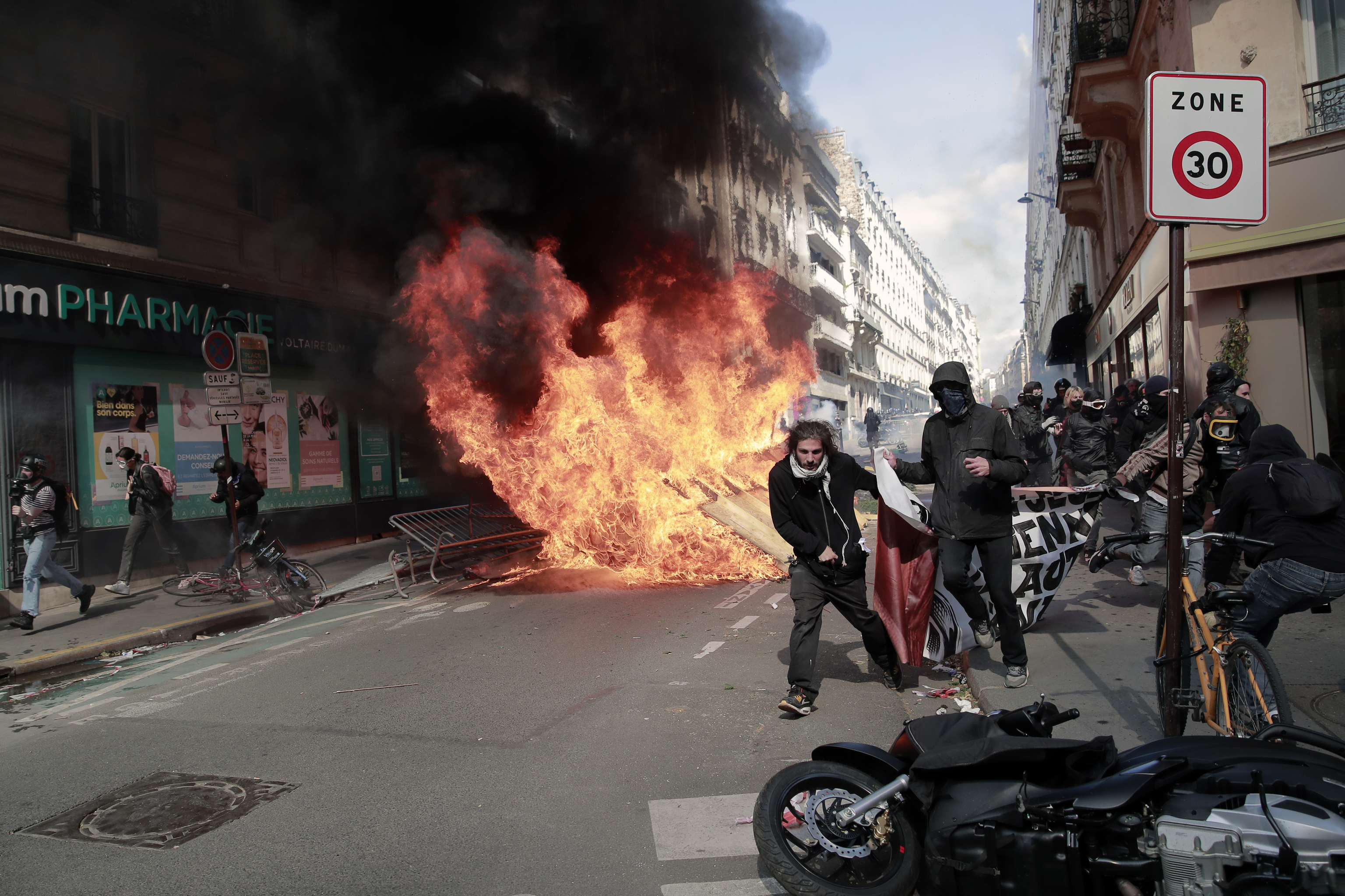 Un Primero de Mayo francés marcado por disturbios y un pacto de izquierda más cerca