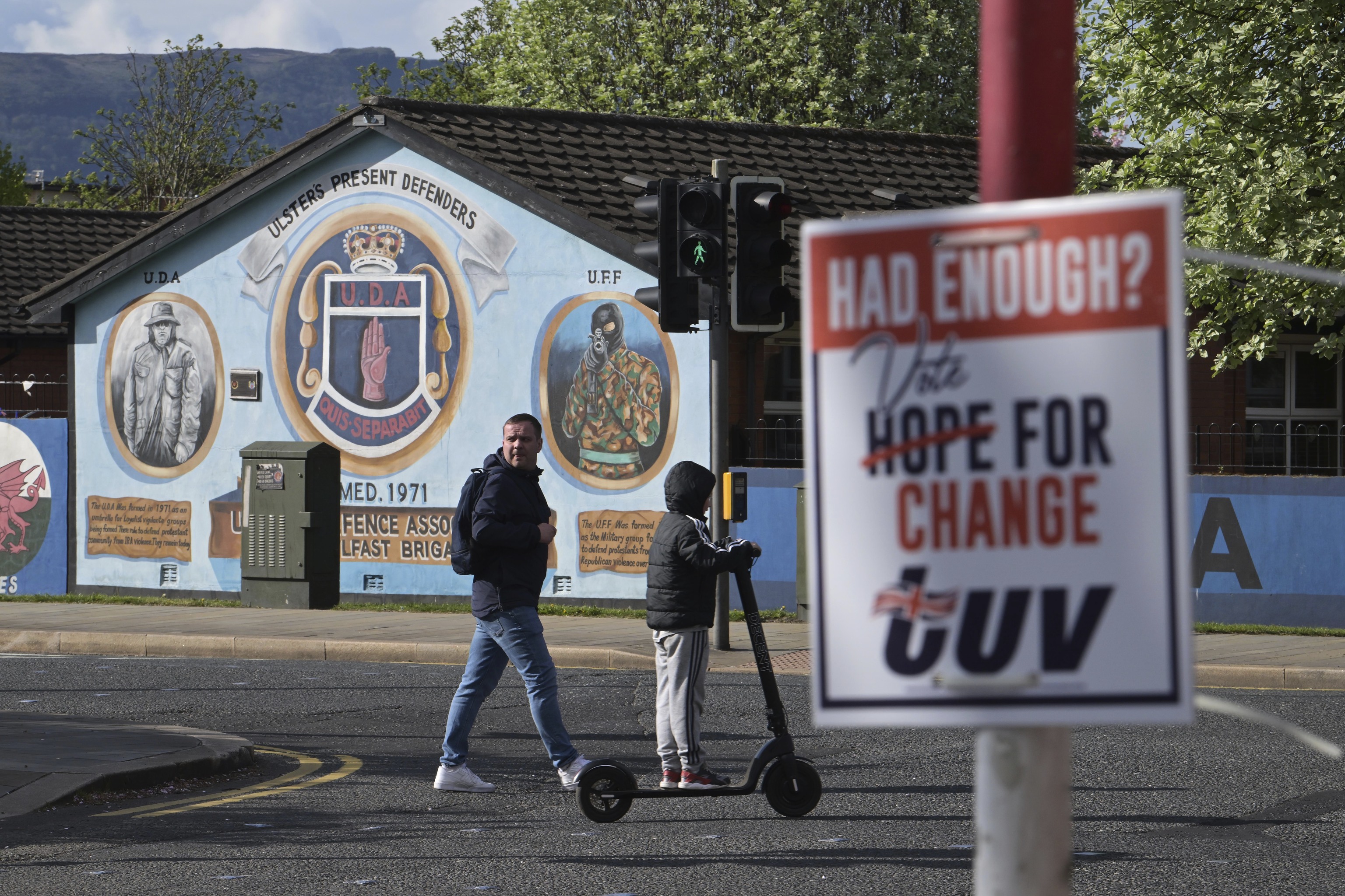 Carteles electorales en Belfast, Irlanda del Norte.