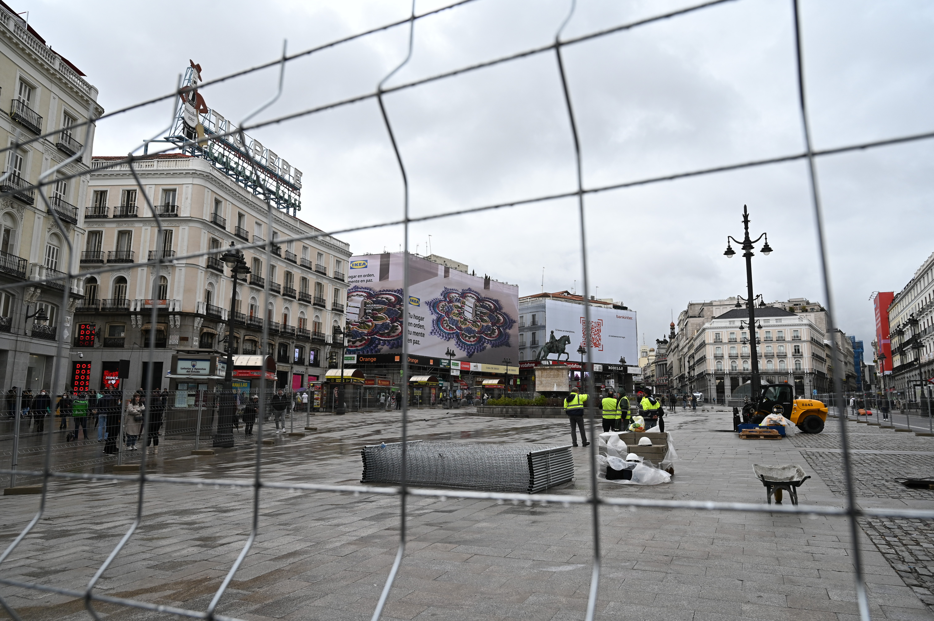 Obras en la Puerta del Sol, en marzo.