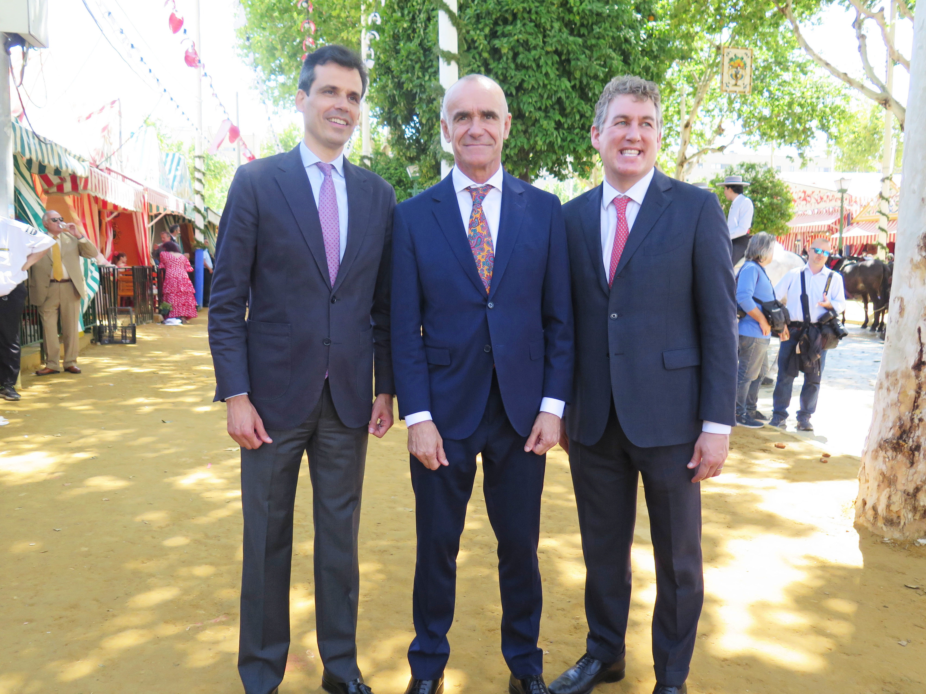 Rafael Alcaide (director territorial de Vodafone en Andaluca), Antonio Muoz (alcalde de Sevilla) y Colman Deegan (consejero delegado de Vodafone Espaa).