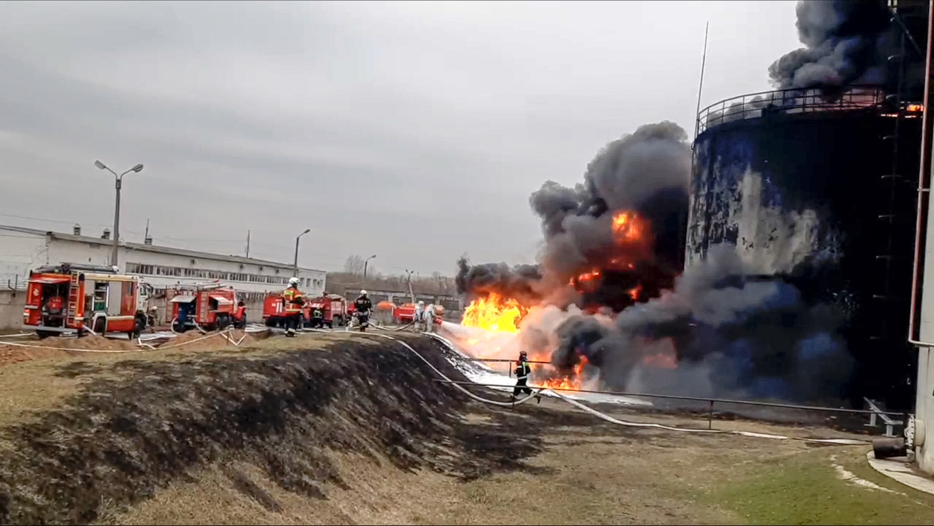 Depósito de combustible atacado en Belgorod (Rusia)