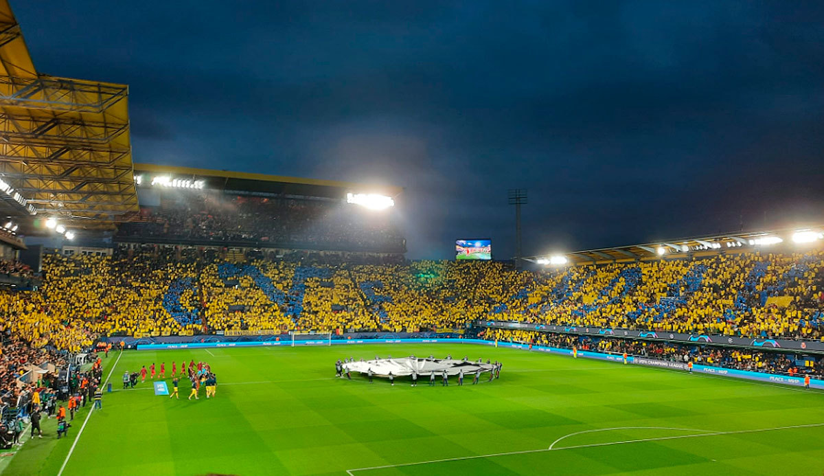 Ambiente en el Estadio de la Cermica, este martes noche, antes del inicio de la semifinal Villarreal-Liverpool.