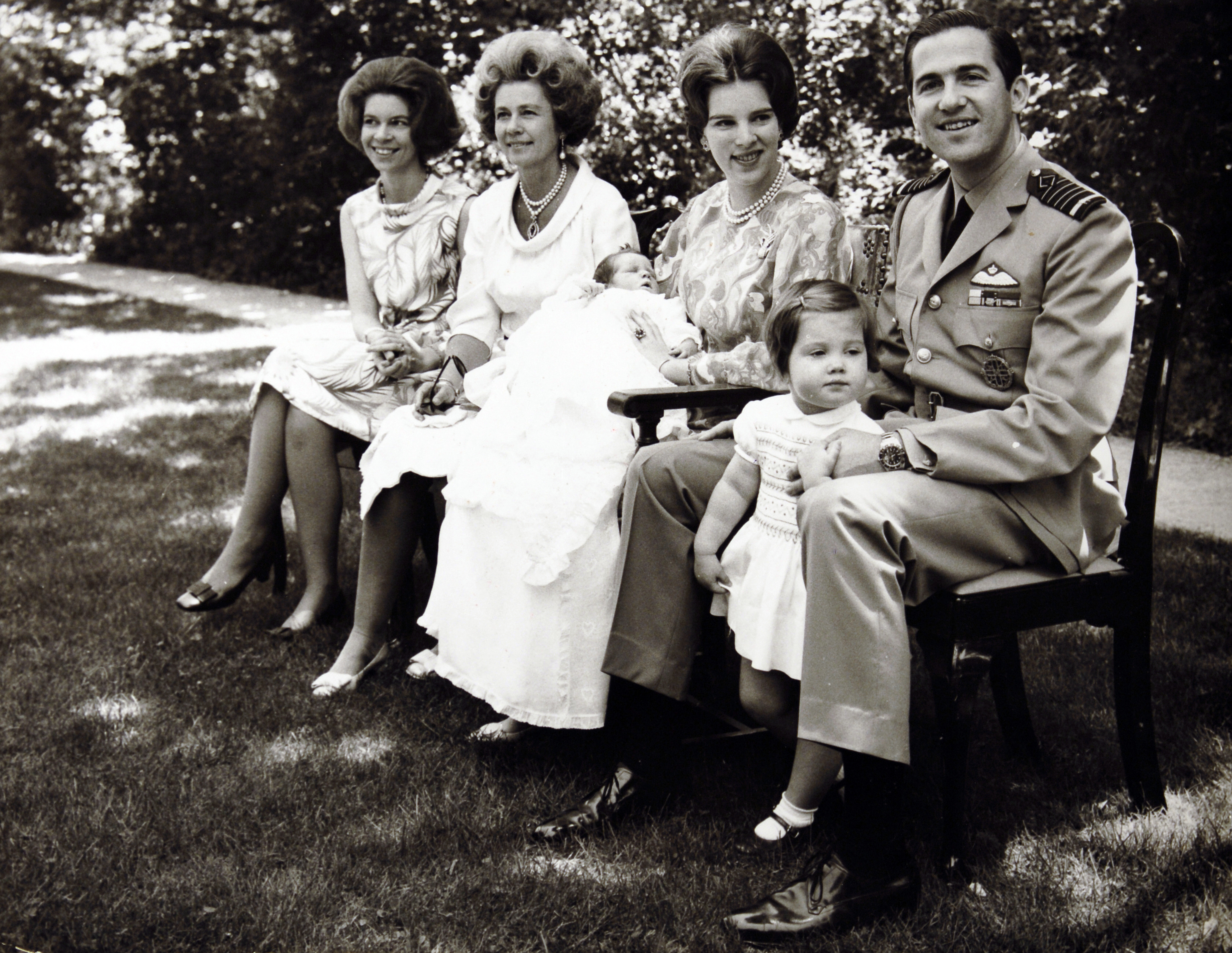 Irene de Grecia junto a su madre, su hermano Constantino, su cuada Ana Mara y sus sobrinos Pablo y Alexia, en 1967.