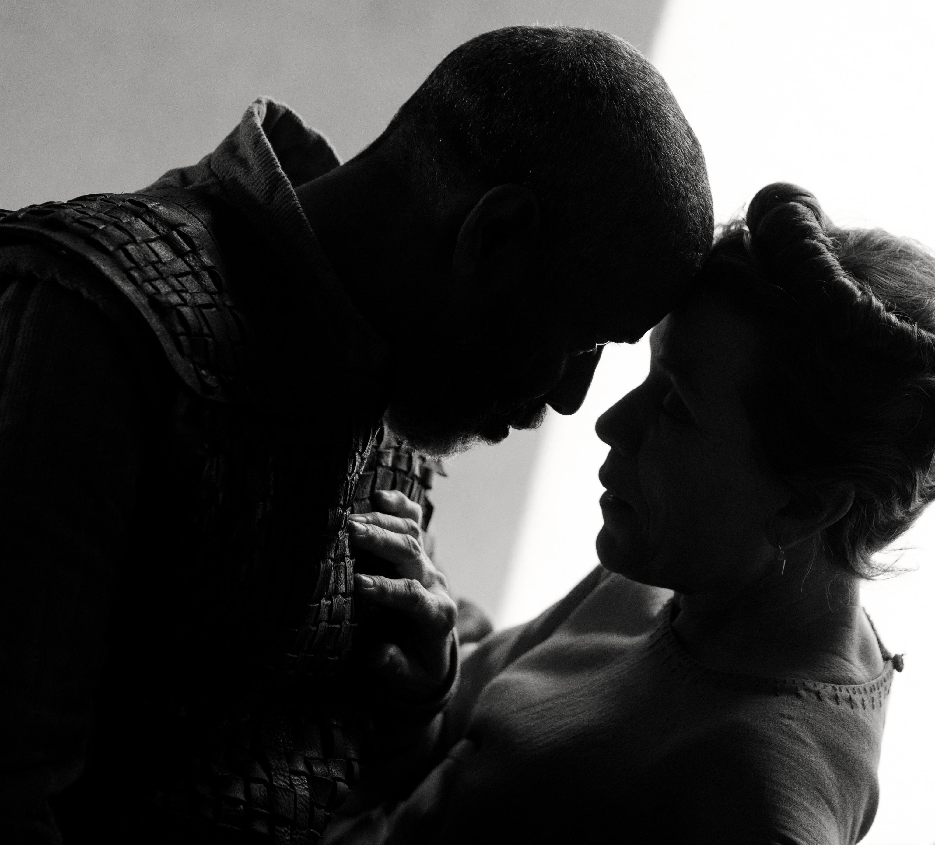 Denzel Washington y Frances McDormand en 'La tragedia de Macbeth'.
