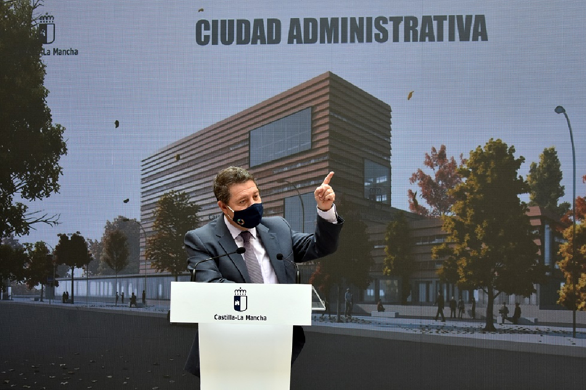 El presidente de la Junta de Castilla-La Mancha, Emiliano García-Page, al presentar la nueva "ciudad administrativa" de Ciudad Real el pasado abril